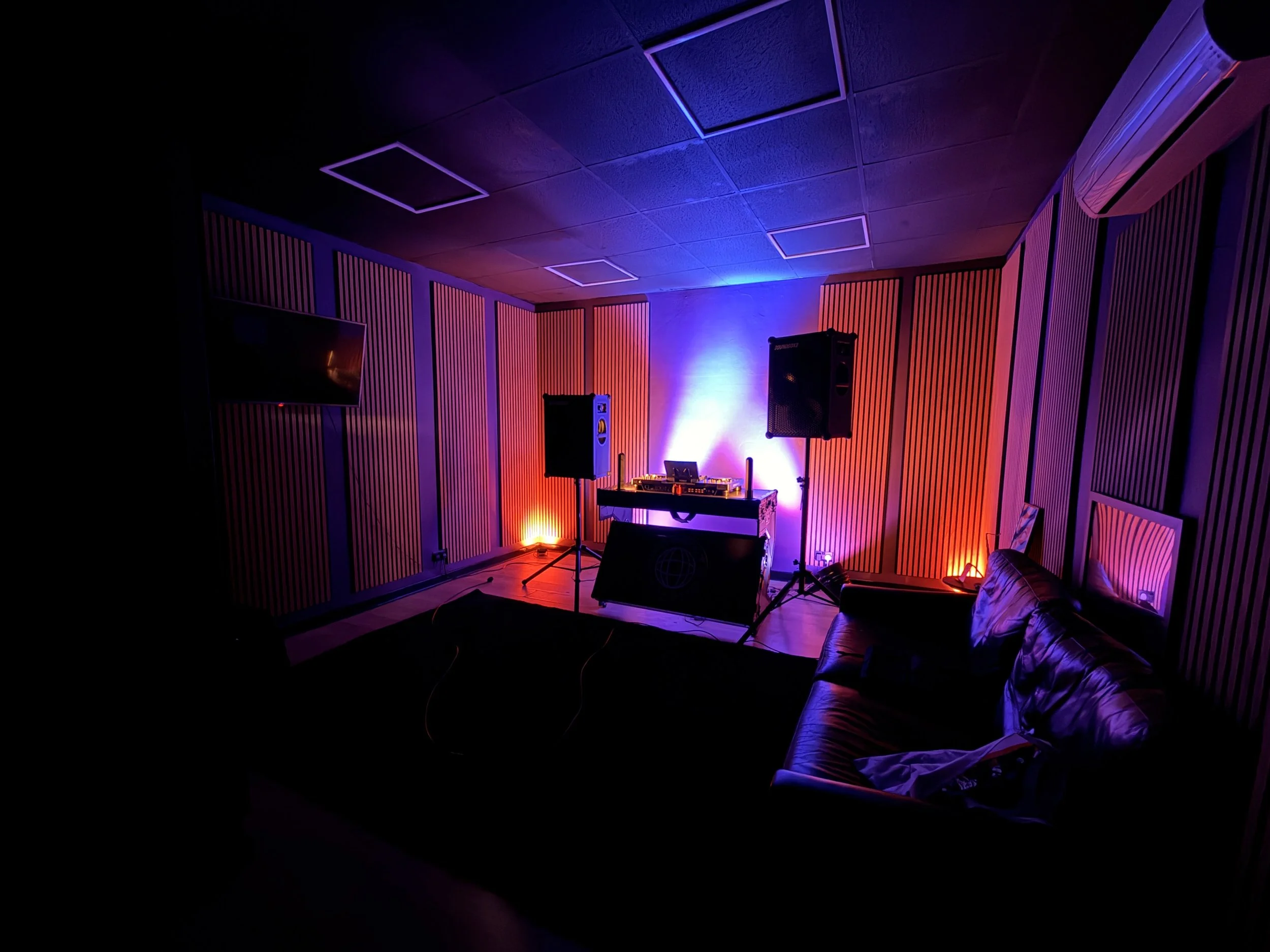 East London DJ room hire — fully equipped music studio at STU22