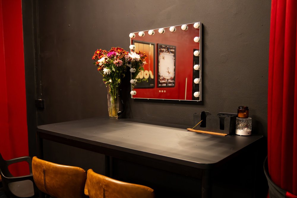 Vanity mirror and styling station at The Blackout studio, STU 22
