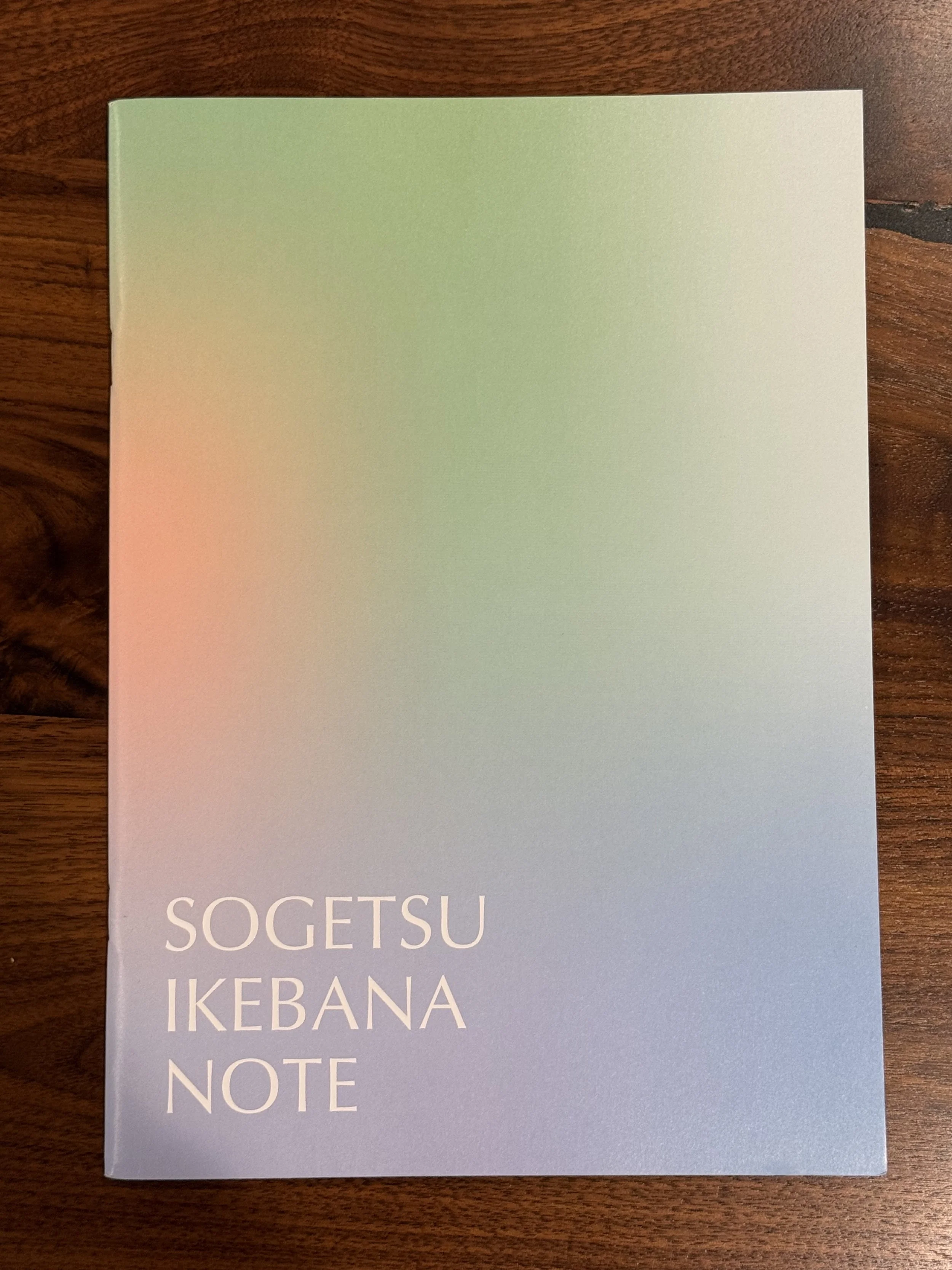 Book cover with pastel colors and text in Japanese.