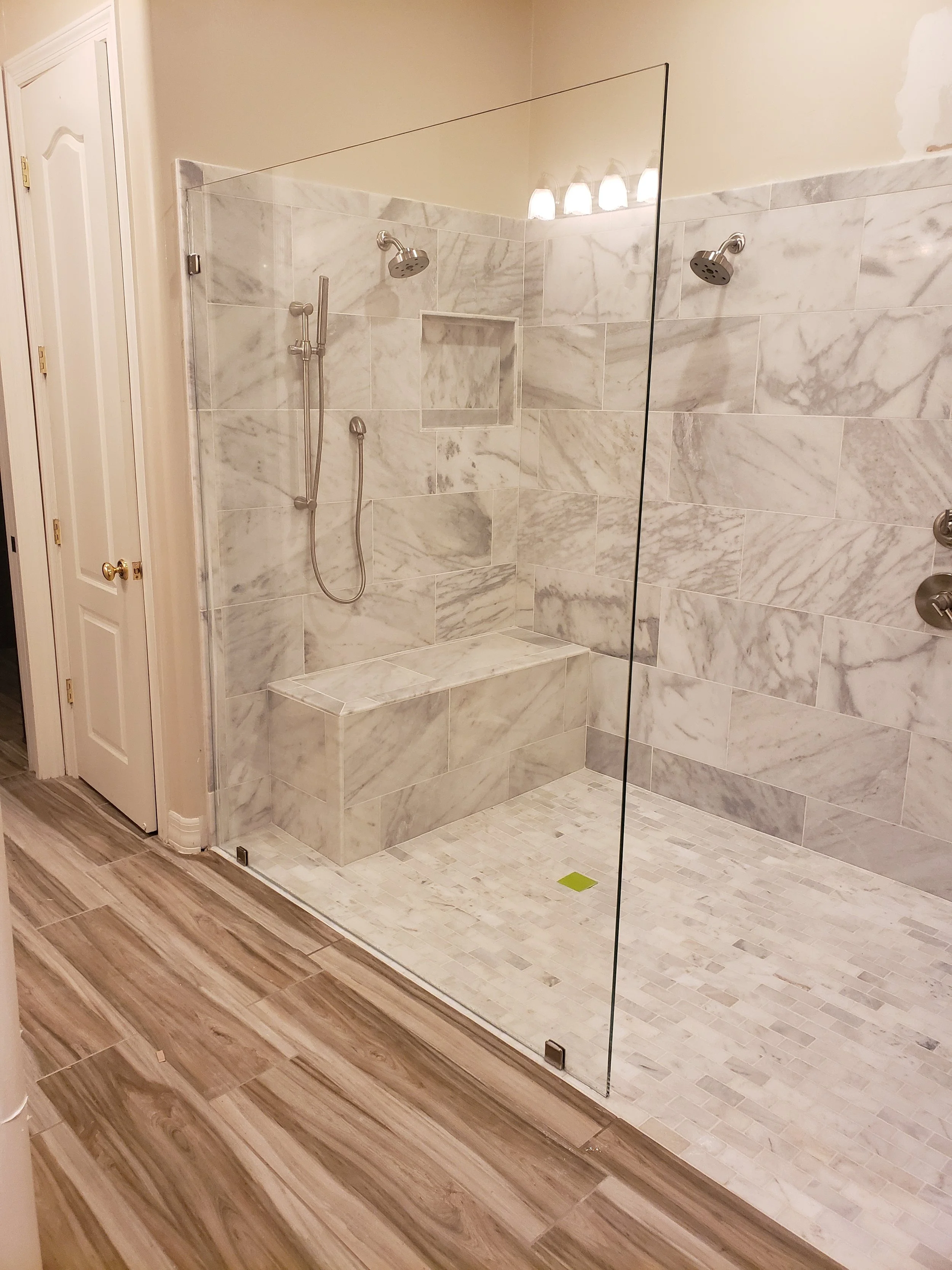 fixed-glass-shower-panel-walk-in-las-vegas-01.jpg