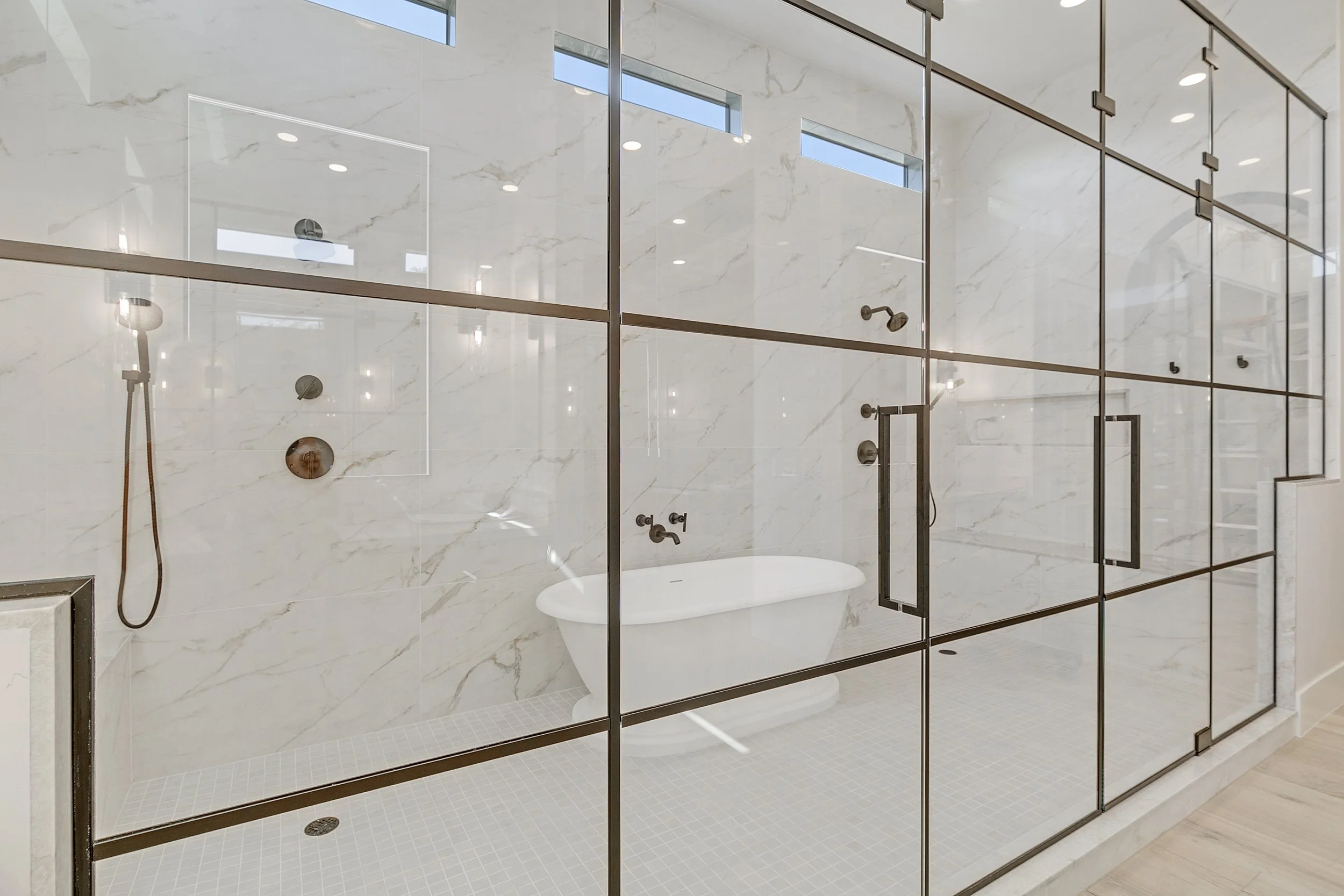 grid-style-luxury-shower-with-tub-01.jpg