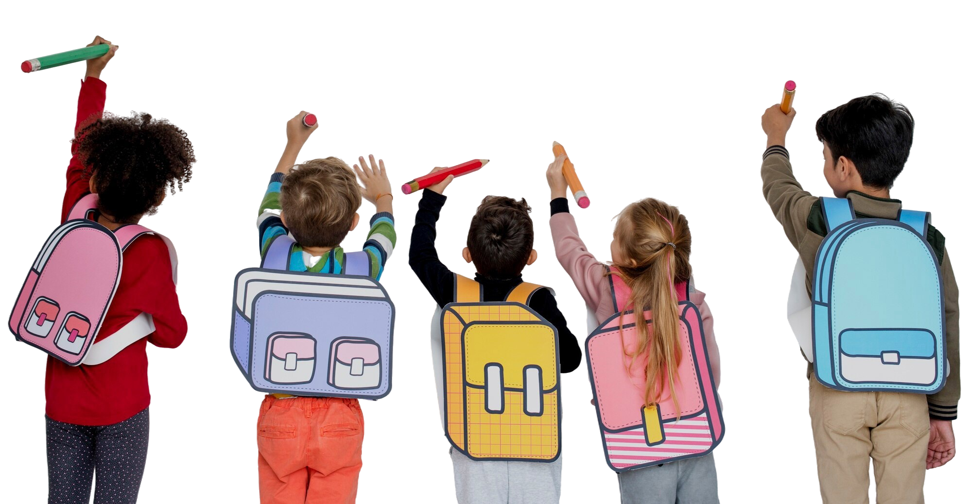 Cinque bambini con zaini colorati scrivono con pennarelli su una lavagna