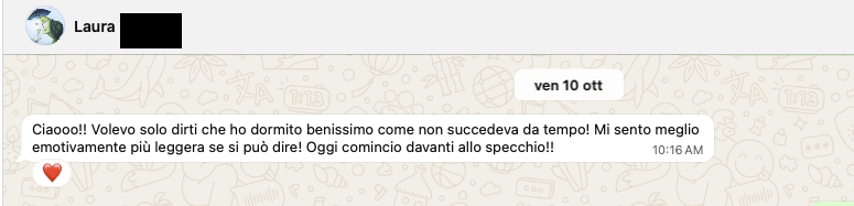 Messaggio di chat con testo scritto in italiano. La conversazione include un messaggio di Laura che descrive come si senta meglio dopo L'IPNOSI per aver dormito bene.