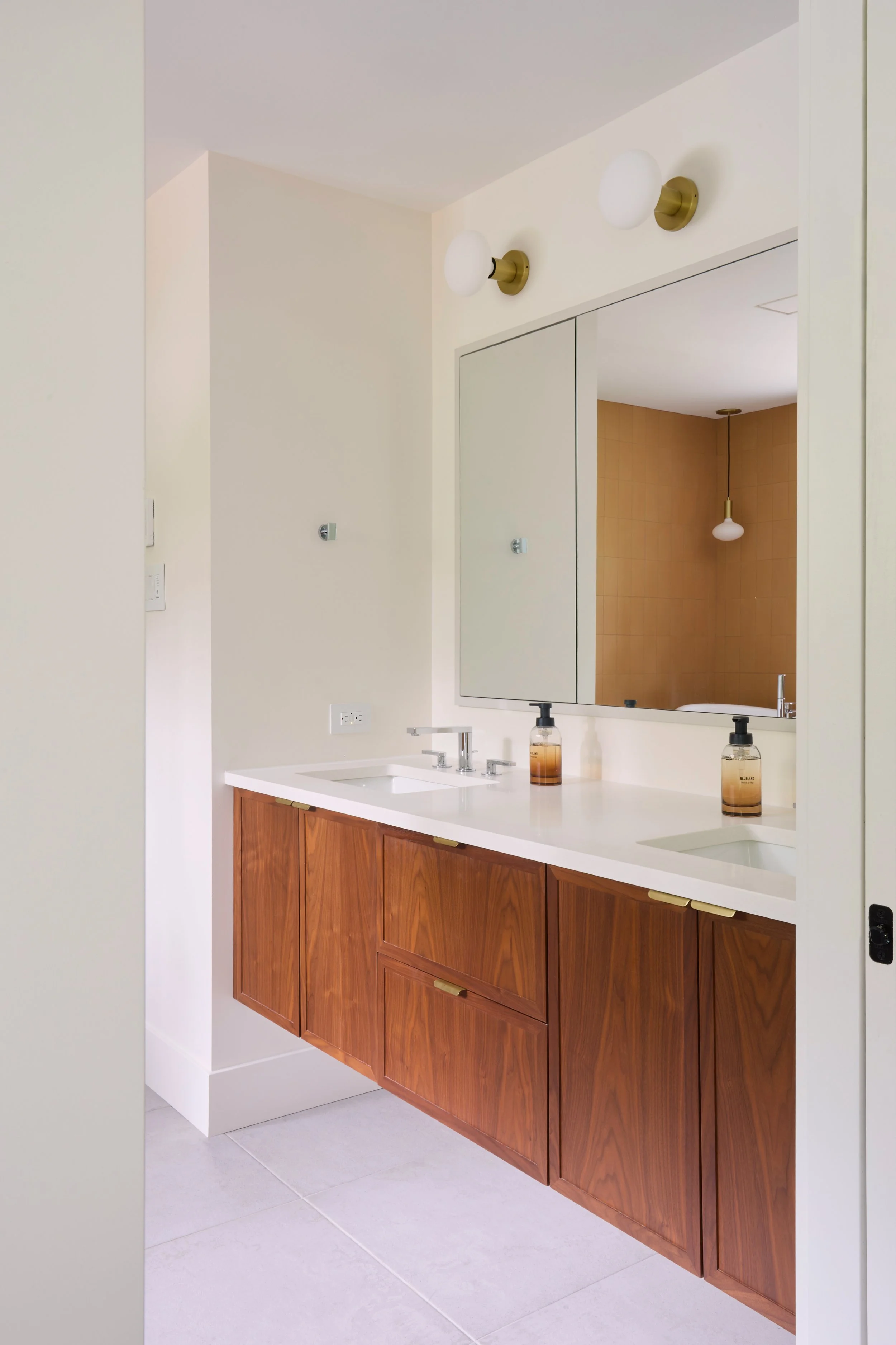 Winnipeg residential washroom vanity by Canvas Design Studio