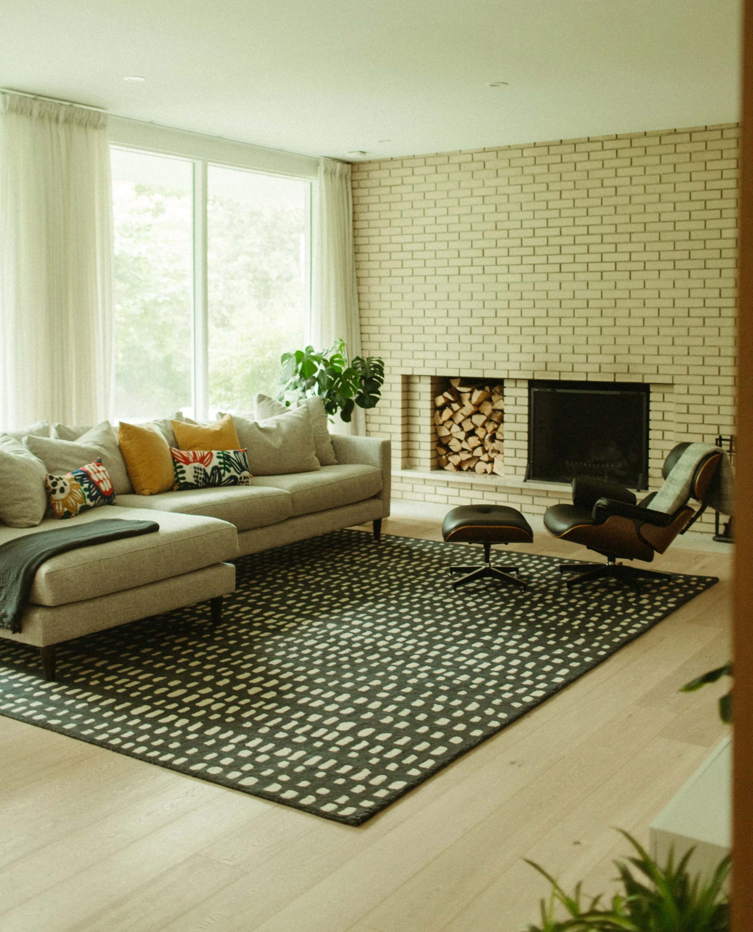 Winnipeg residential living room by Canvas Design Studio