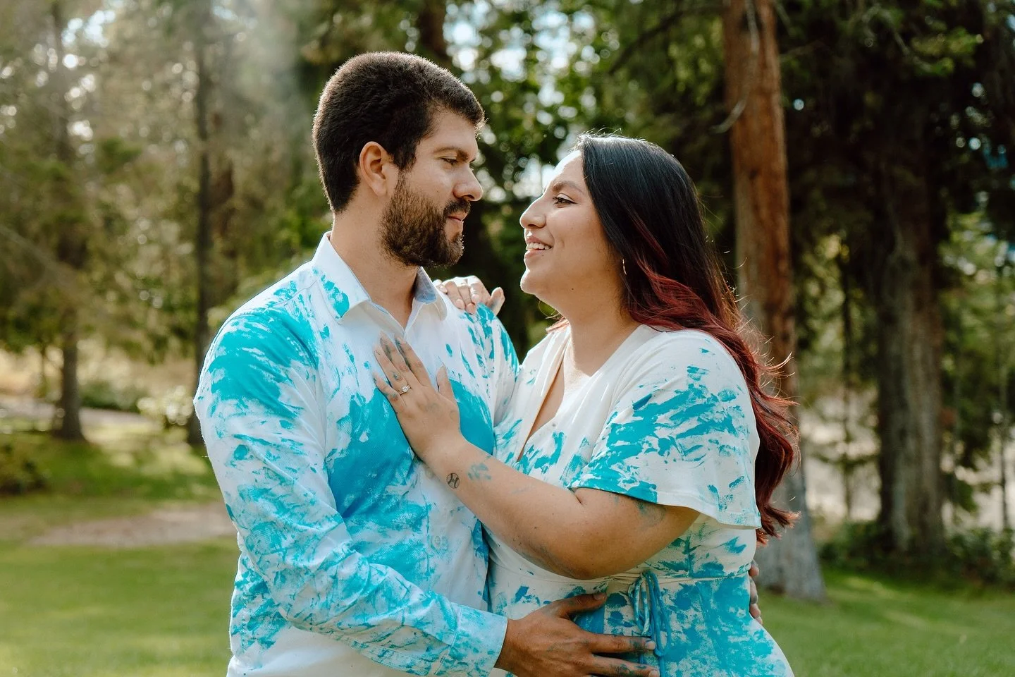 Carolina and Fernando&rsquo;s gender reveal couldn&rsquo;t have been more special. We were all a little worried as the rain kept falling, but the moment it was time, the sun came back! 🌞  A little bit of paint, a lot of nervous giggles and then a hu