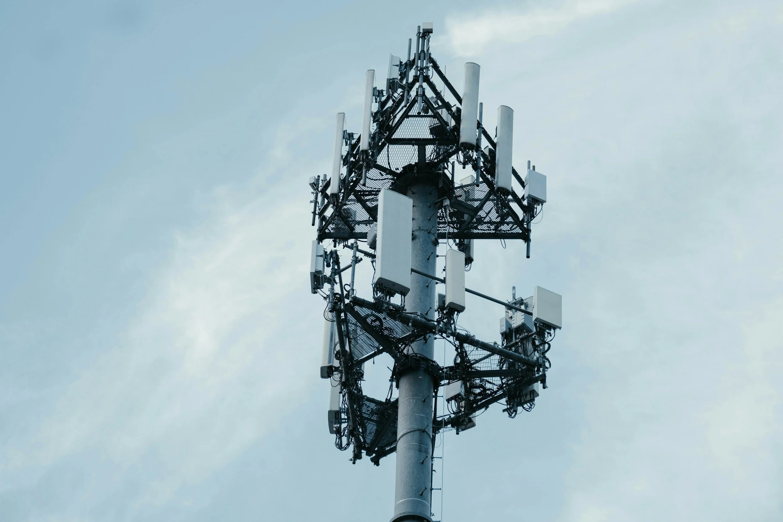 Edge Data Centers y 5G en LATAM: Oportunidades de Seguro para Infraestructura Distribuida