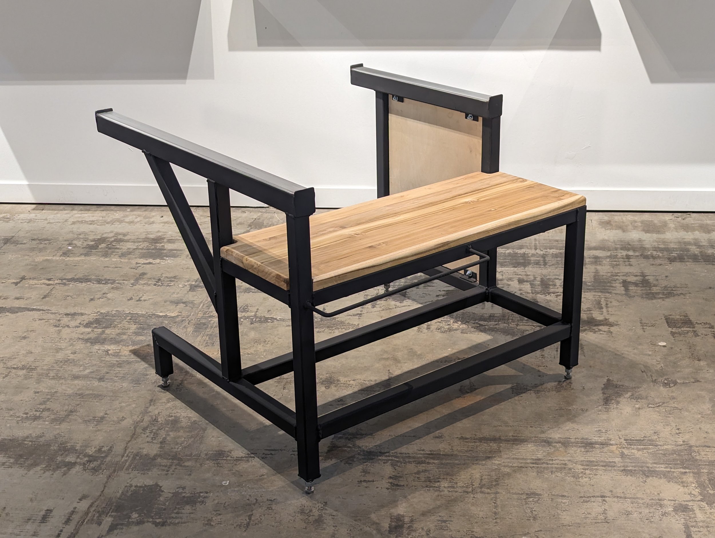 Reverse side of hotshop bench
2024.