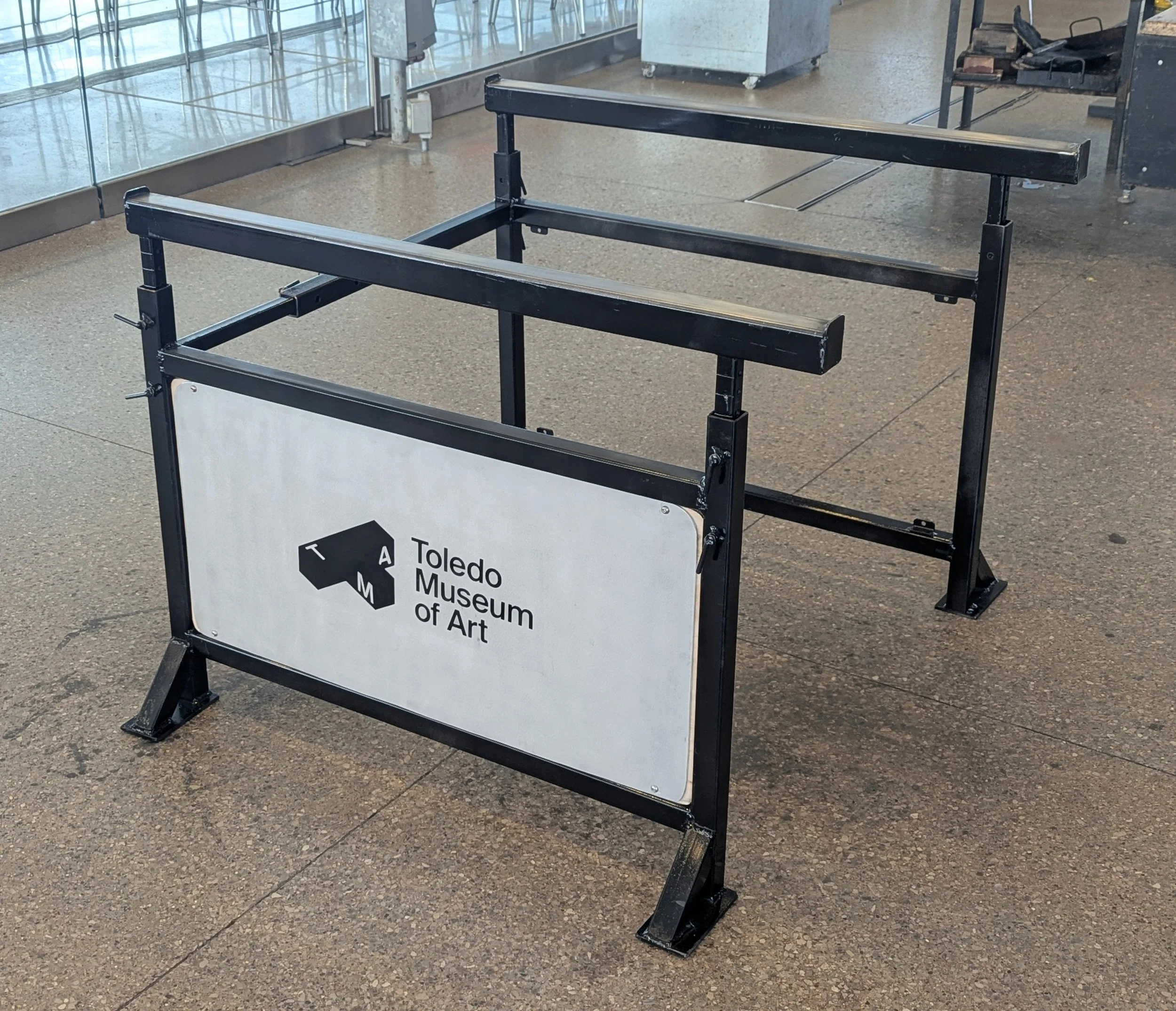 Wheelchair Bench:
Designed and fabricated adjustable wheelchair accessible hotshop bench for public programming. 2025