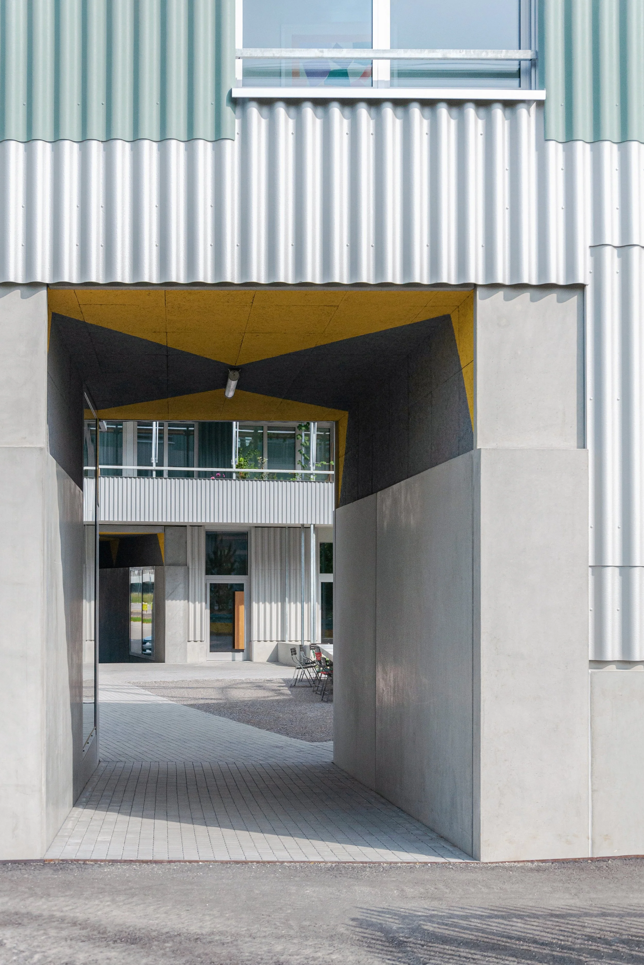 Hochbord Westhof Dübendorf, Conen Sigl - Passageway