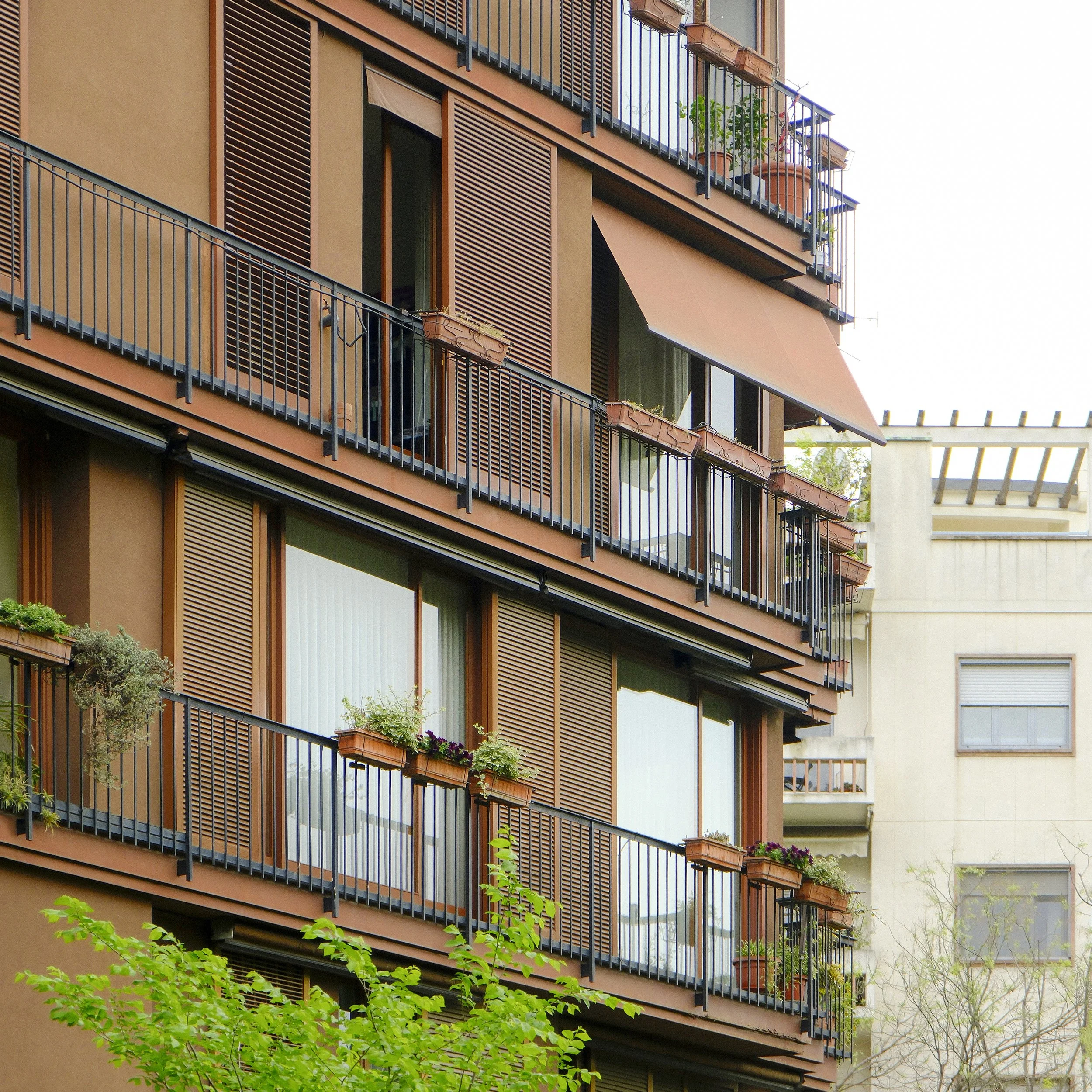 Apartment building Via Massena 18 Milano, Luigi Caccia Dominioni - Facade detail