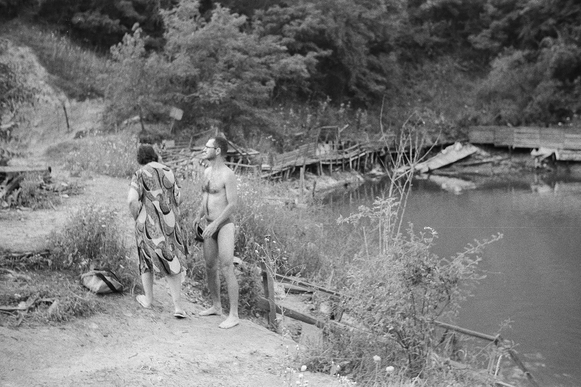 Lacul sărat Telega - Lower lake beach and entrance
