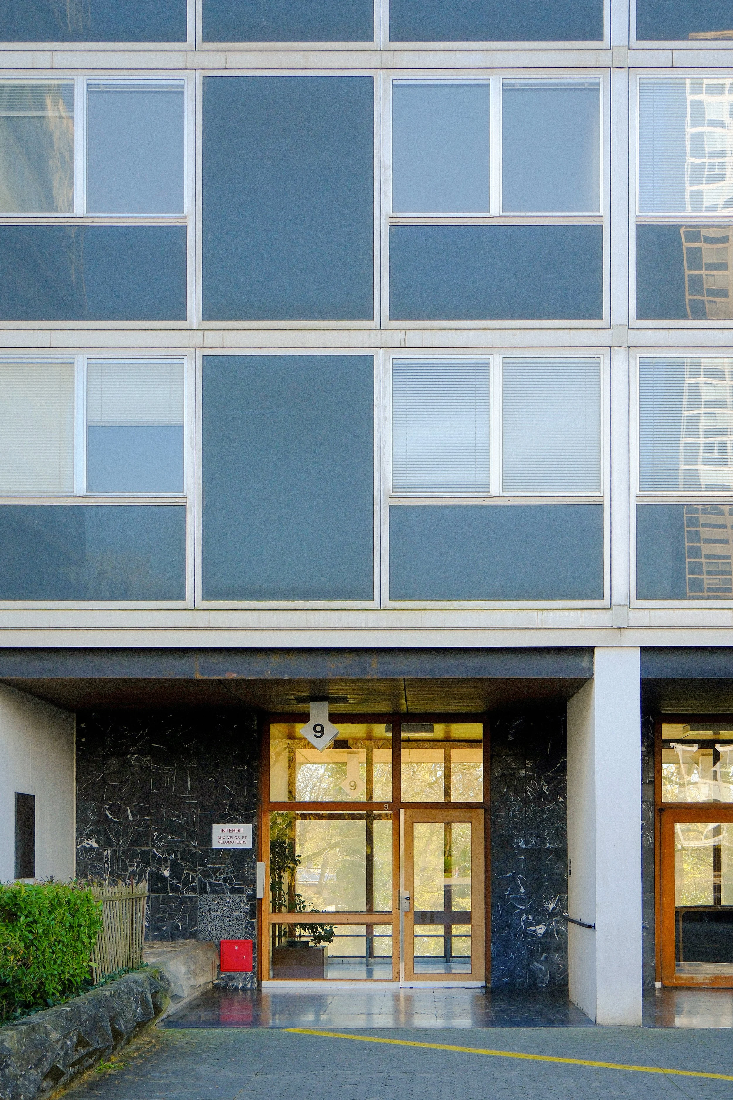 Le Lignon Geneva, George Addor - Tower entrance