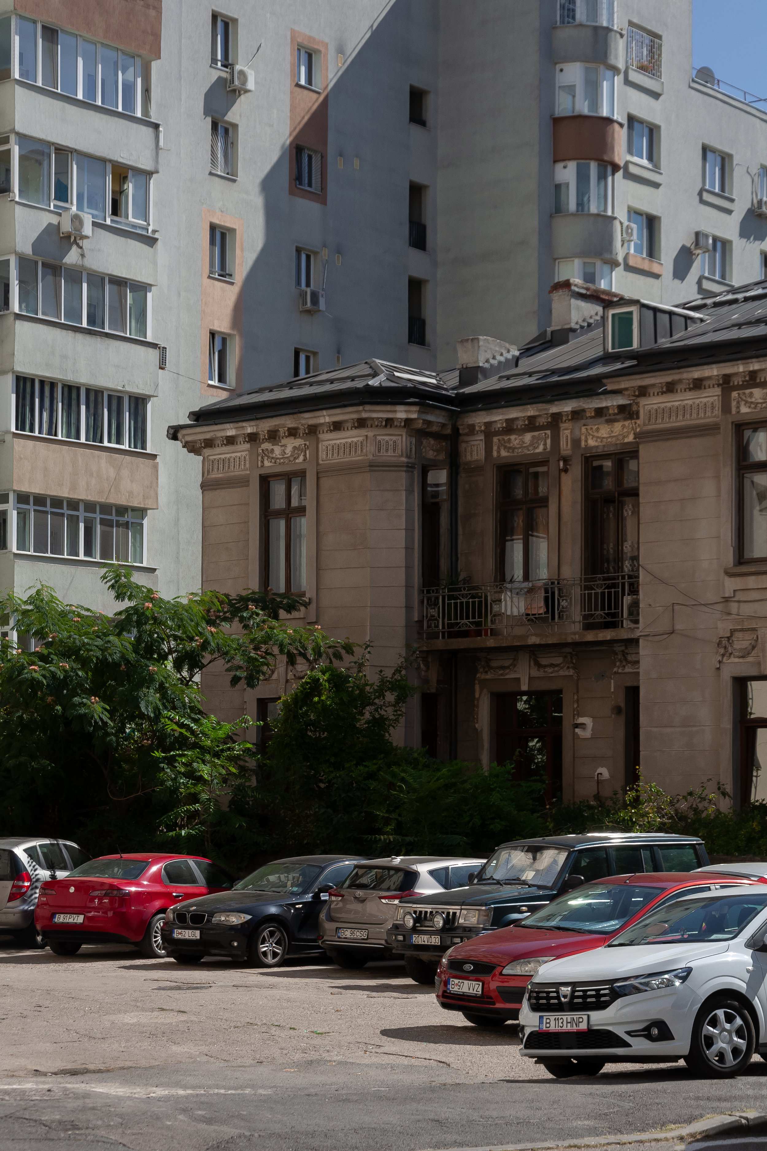 Old house behind communist block on Str. Virgiliu, close by Bd. Știrbei Voda in Bucharest