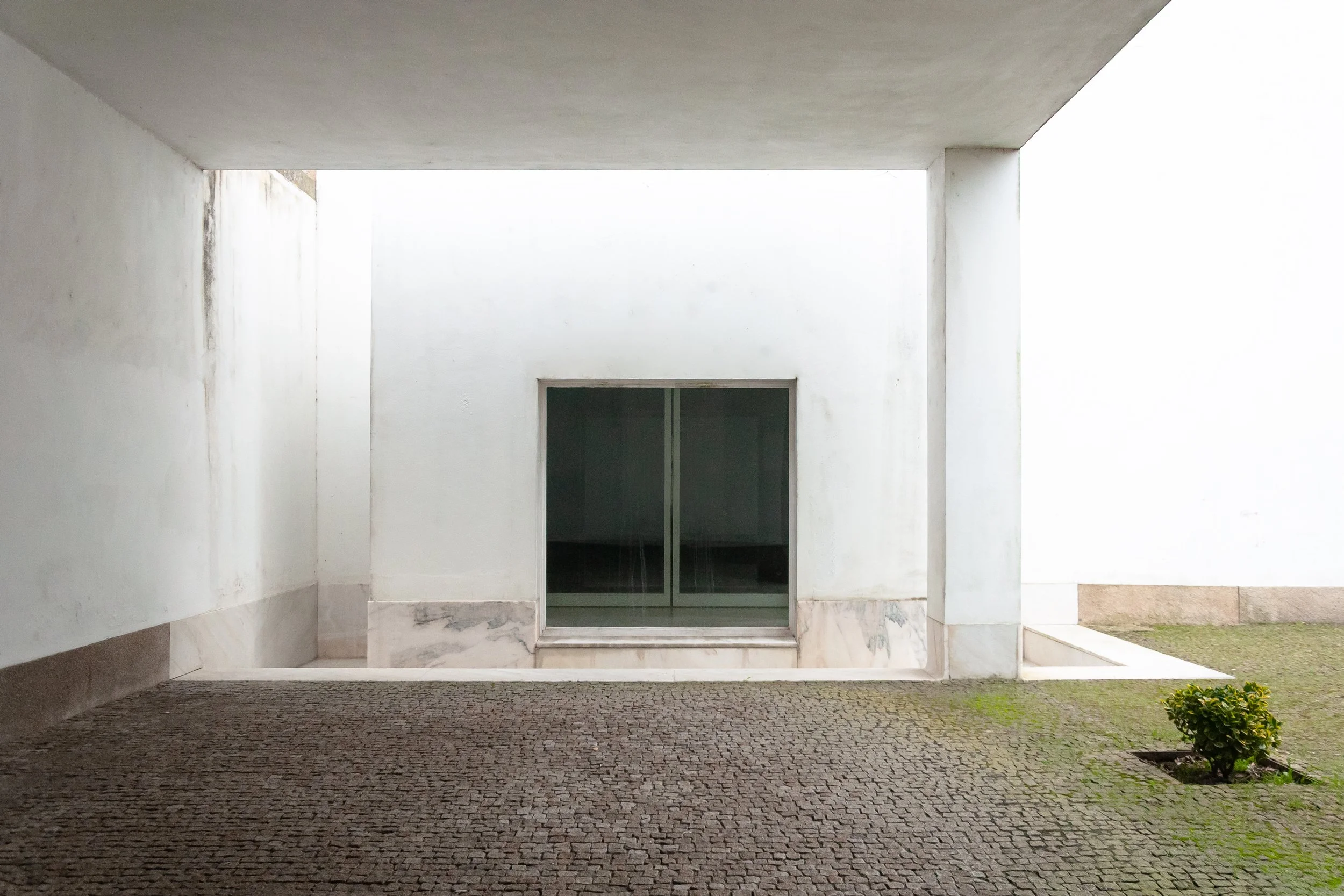 Santa Maria Church Marco de Canaveses, Álvaro Siza Vieira - Courtyard