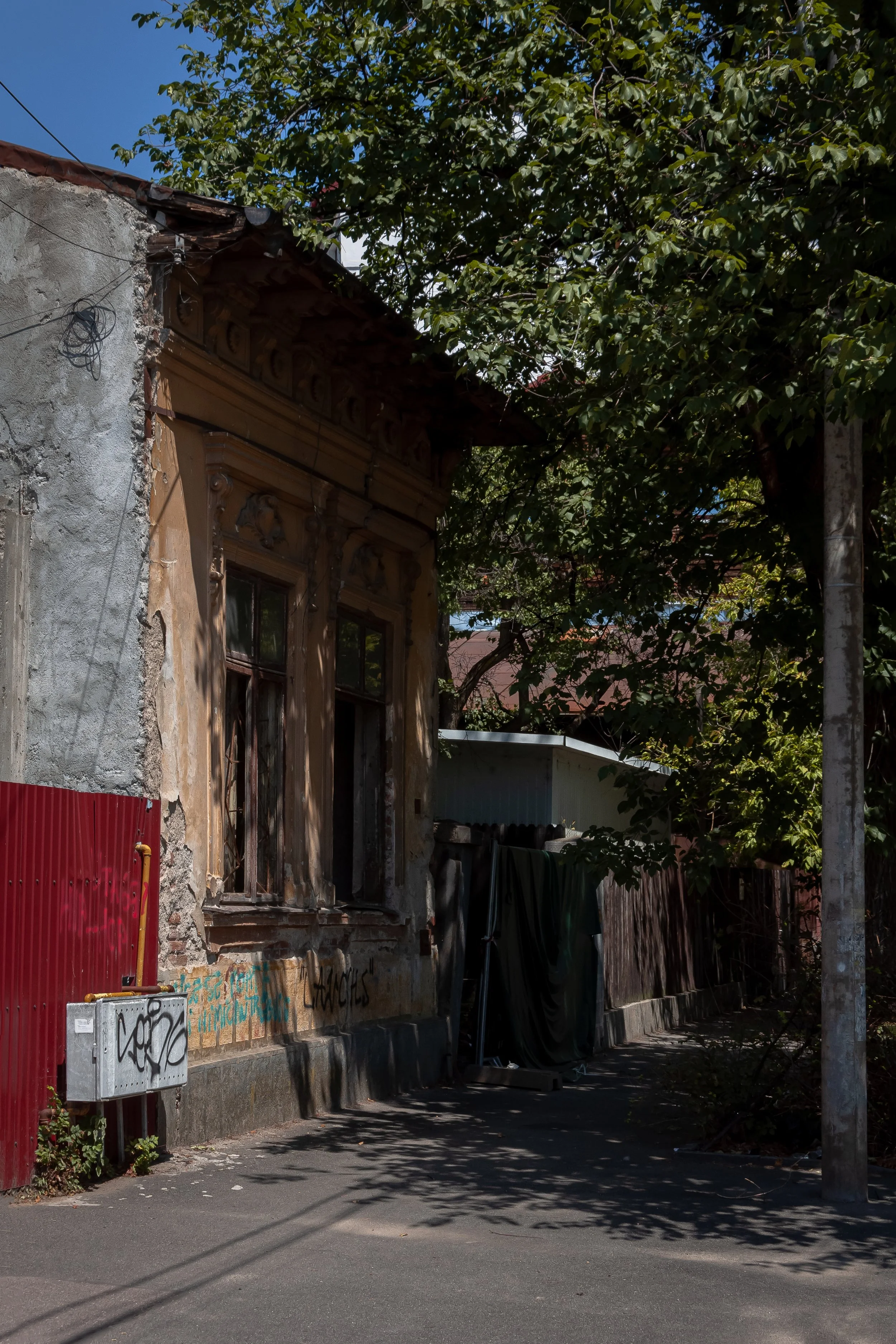 Old house in Uranus on Calea Rahovei
