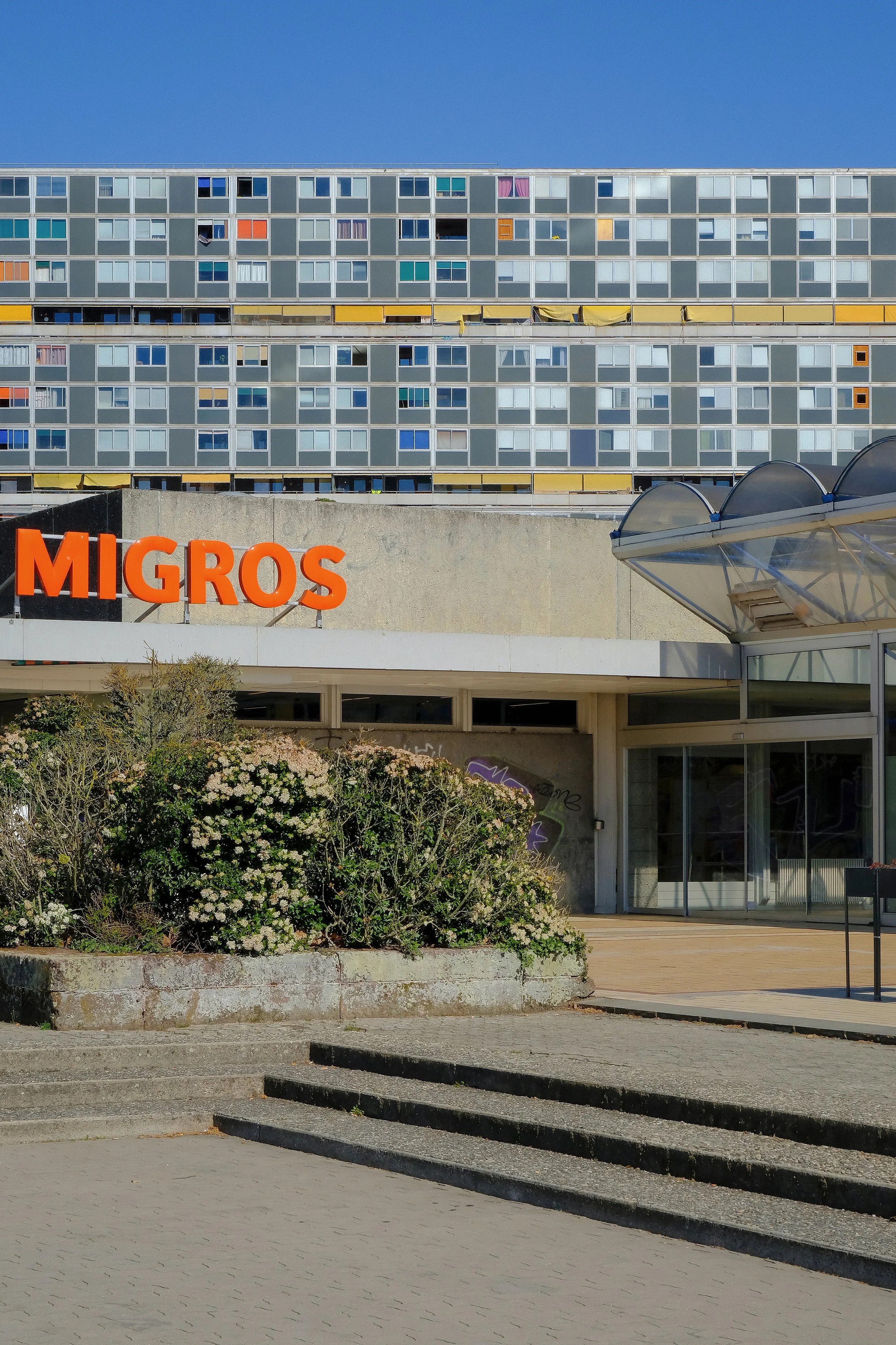 Le Lignon Geneva, George Addor - Migros grocery shop