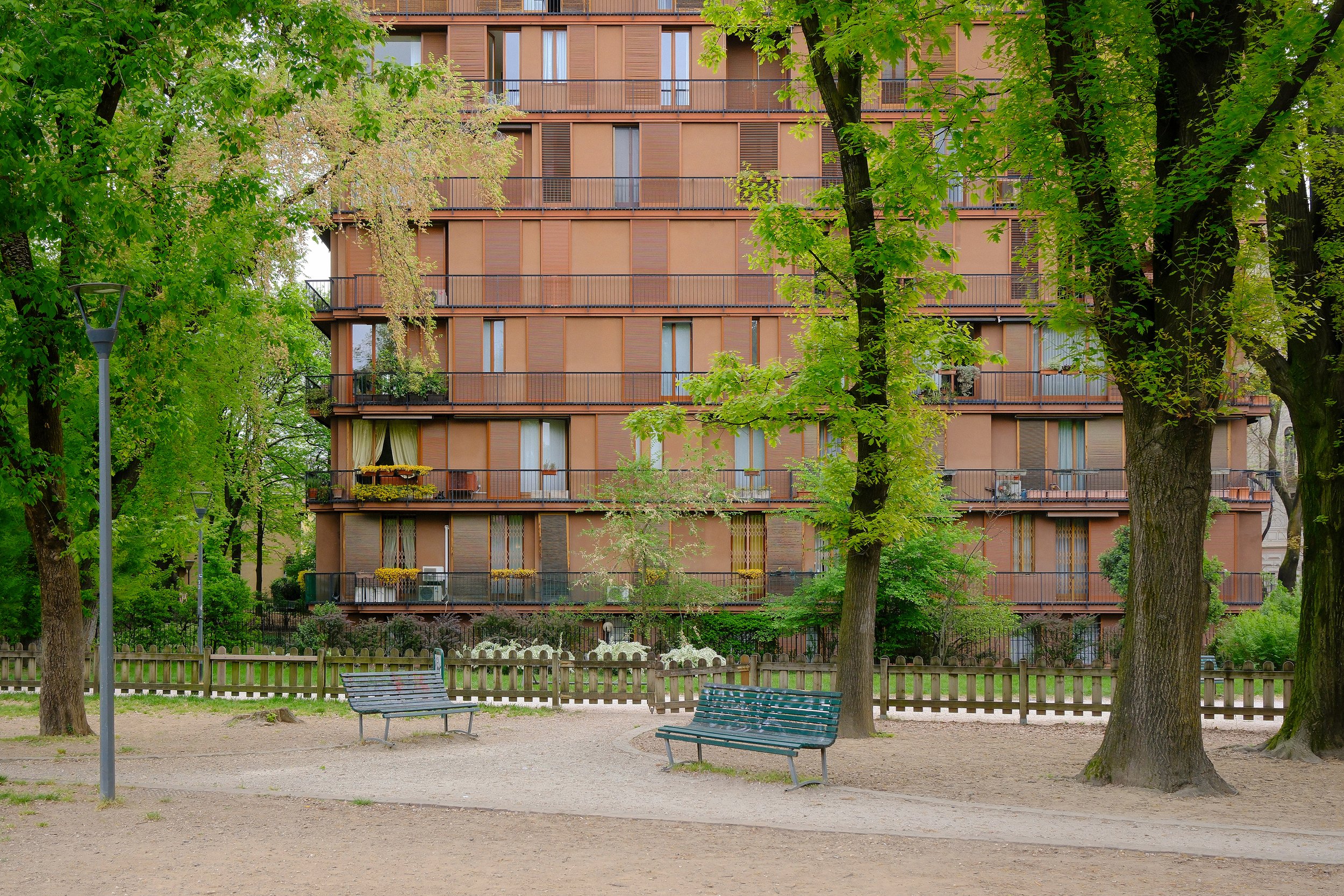 Apartment building Via Massena 18 Milano, Luigi Caccia Dominioni - Park facade
