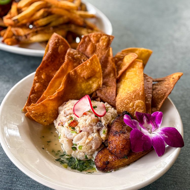 Ceviche con Tostones (Appetizers)