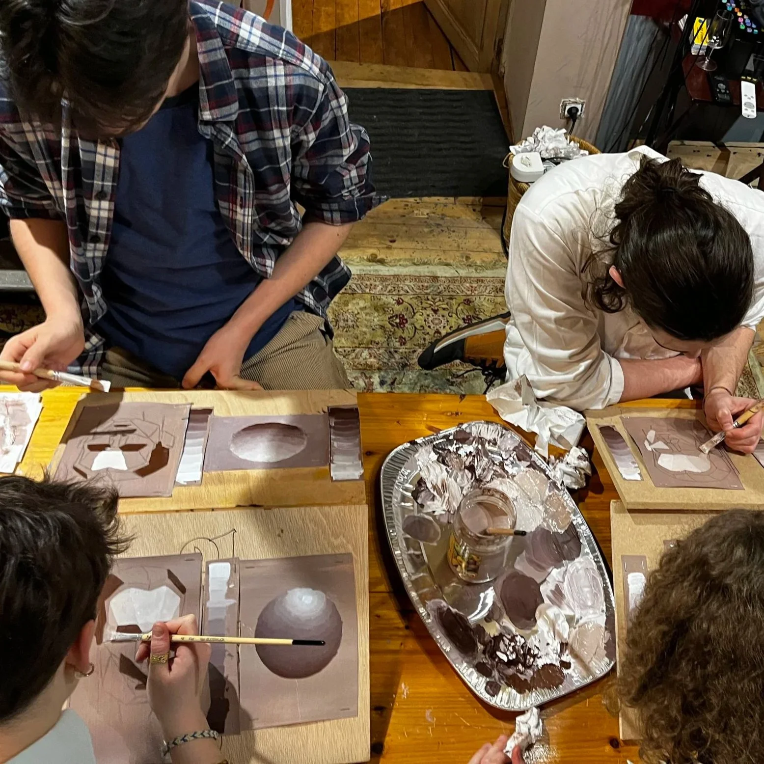 stage de peinture en atelier, dessin d'observation et travail des valeurs.