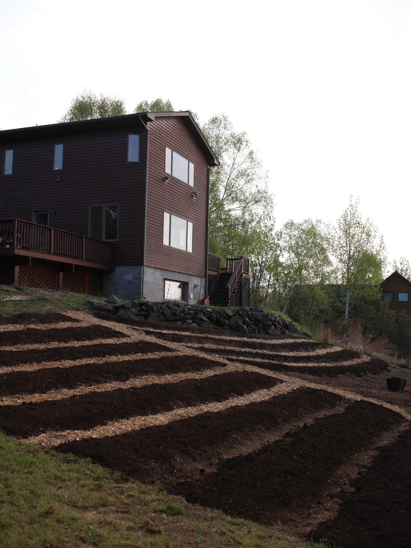 What do we mean when we say &hellip;
Heritage, cottage, or elevated garden spaces?

We&rsquo;re talking about the quality, craftsmanship, and landscape design of a garden. While you often see these term associated with gorgeous raised beds, these gar