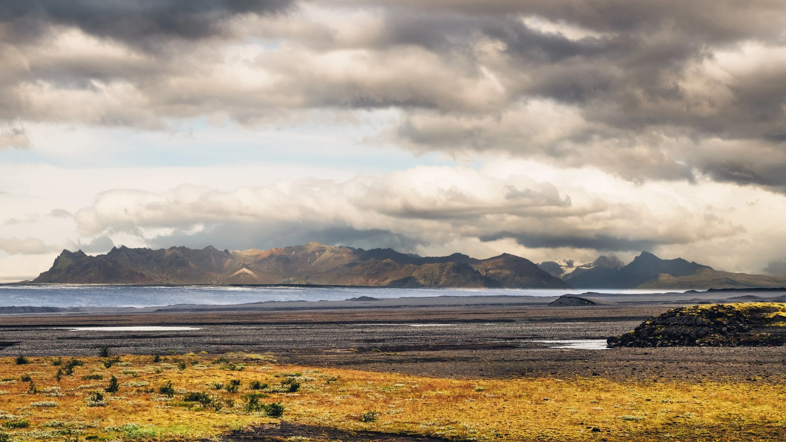 Highway-1-Mountains-Iceland.jpg
