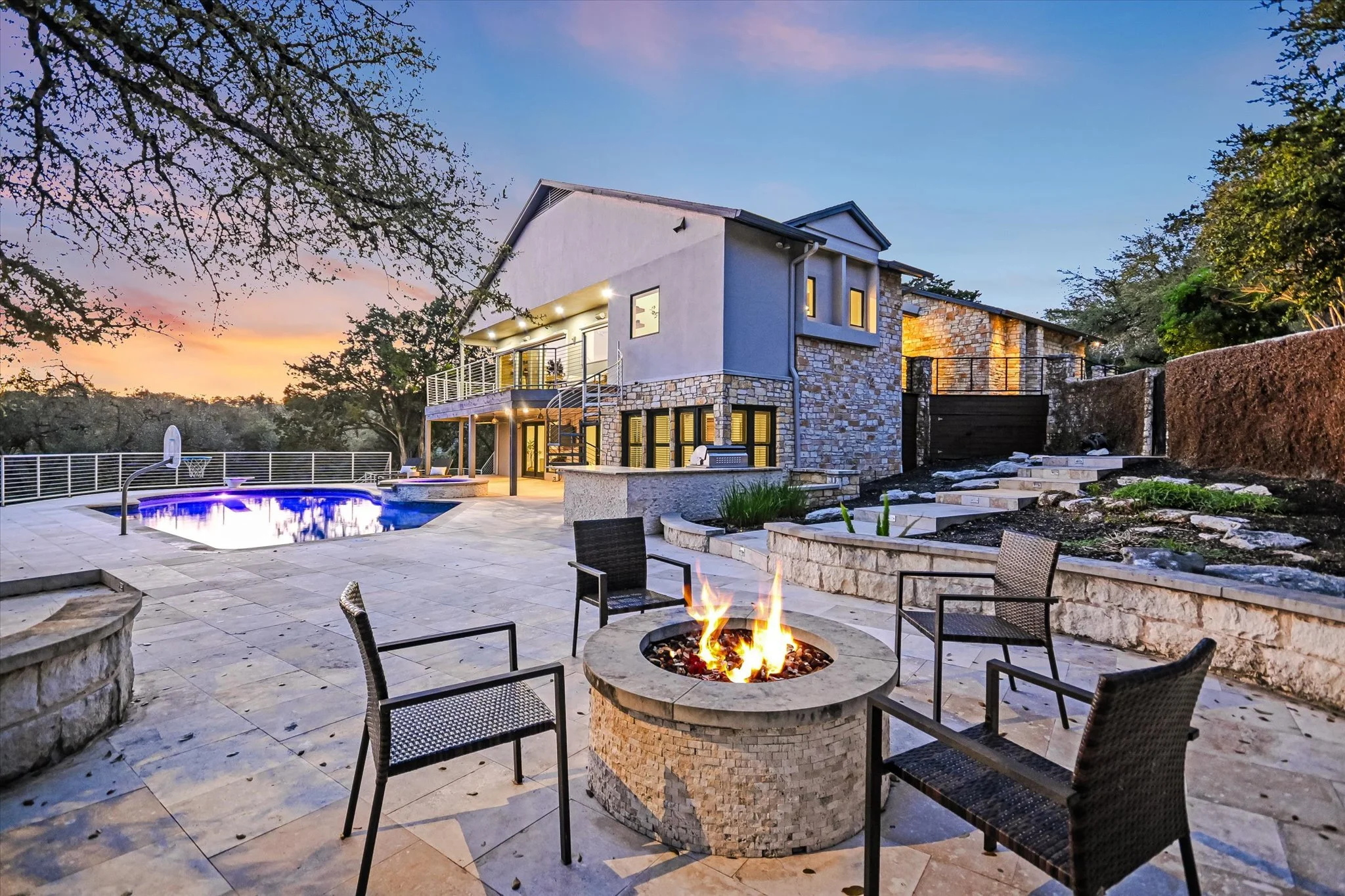 44-Firepit Patio.jpg