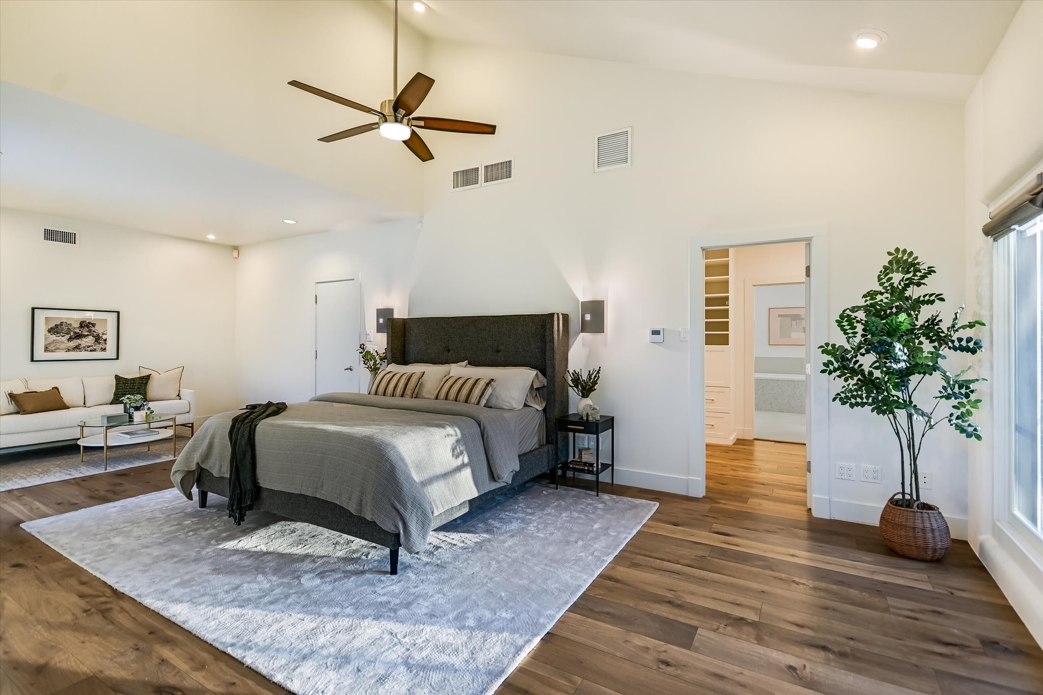 26-Main Bedroom 2.jpg