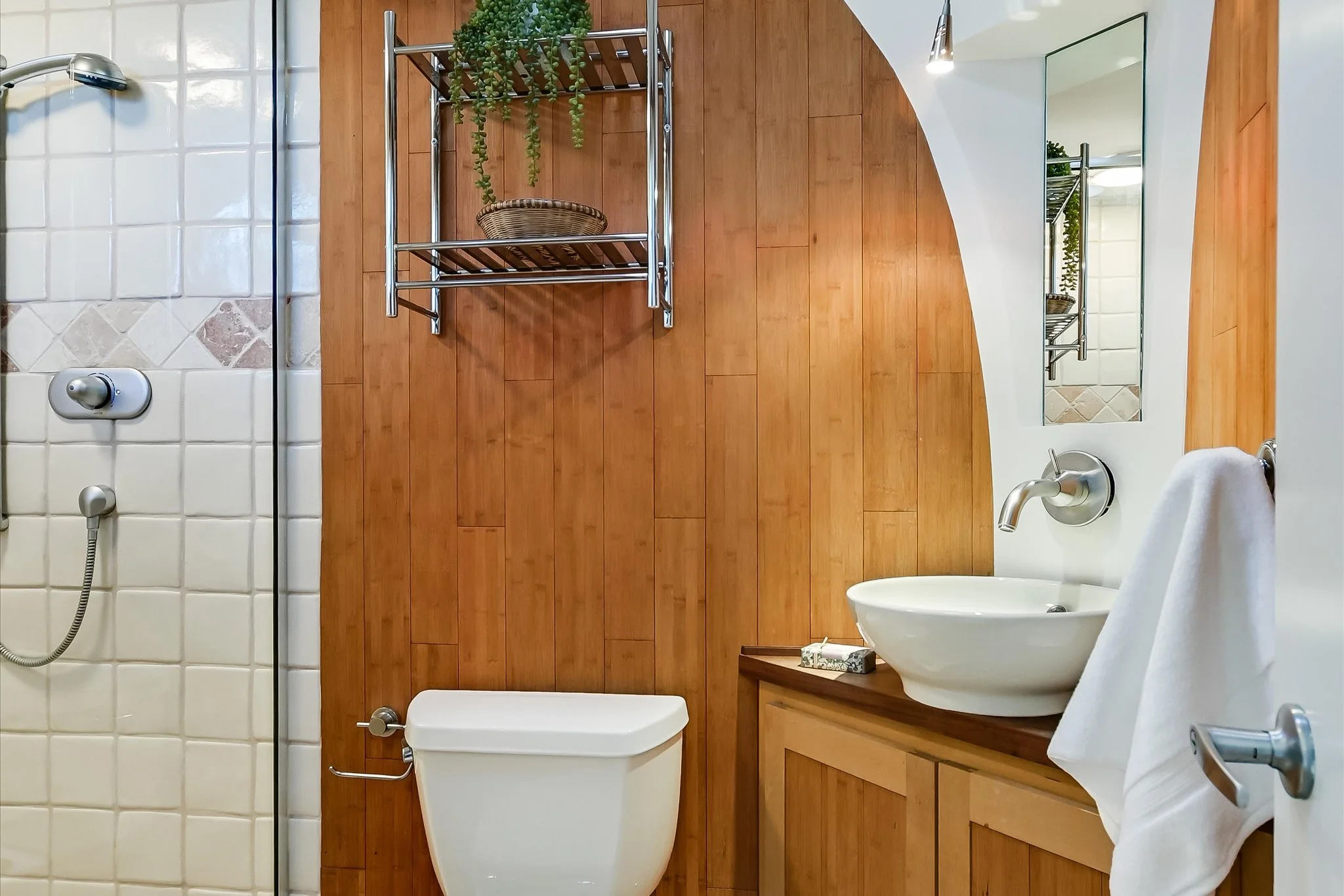 24-Loft Bathroom v.jpg