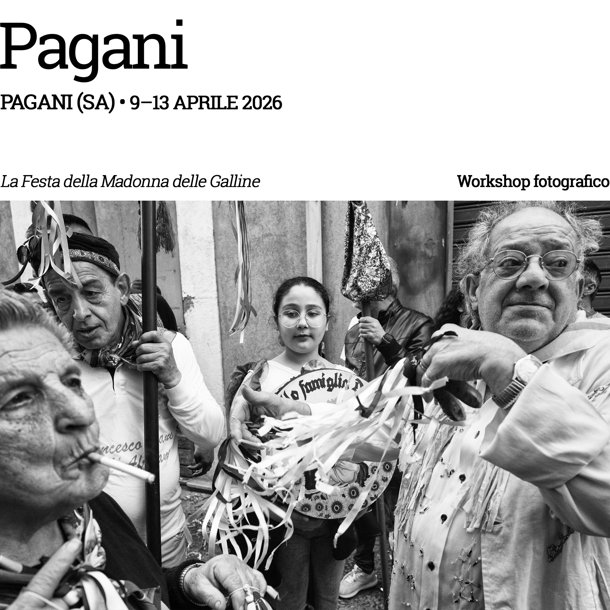 Festa popolare a Pagani: folla e gesti rituali in un workshop di fotografia documentaria e street.