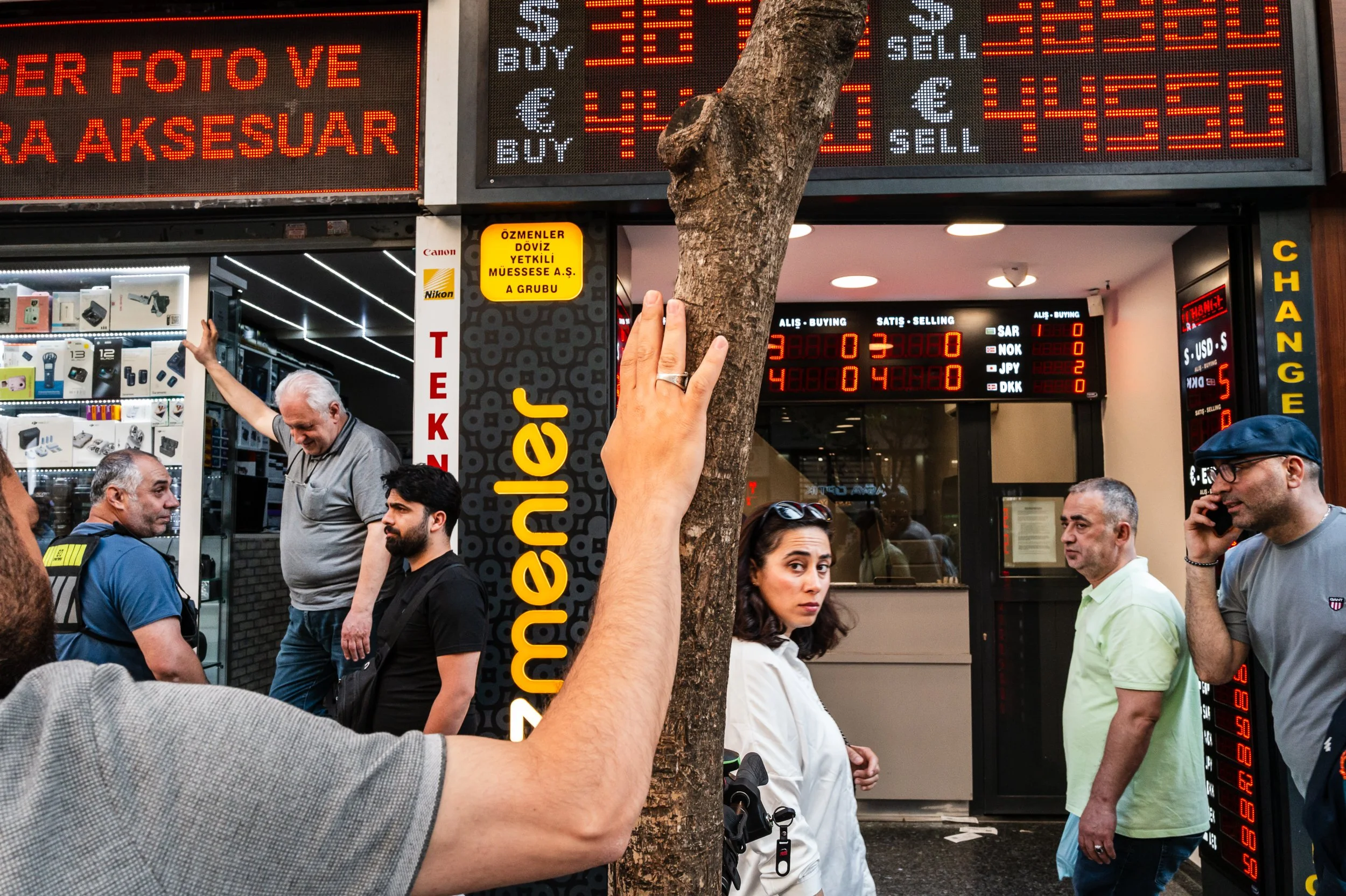 Istanbul, Eminönü, Cambio Valute, Gente, braccio