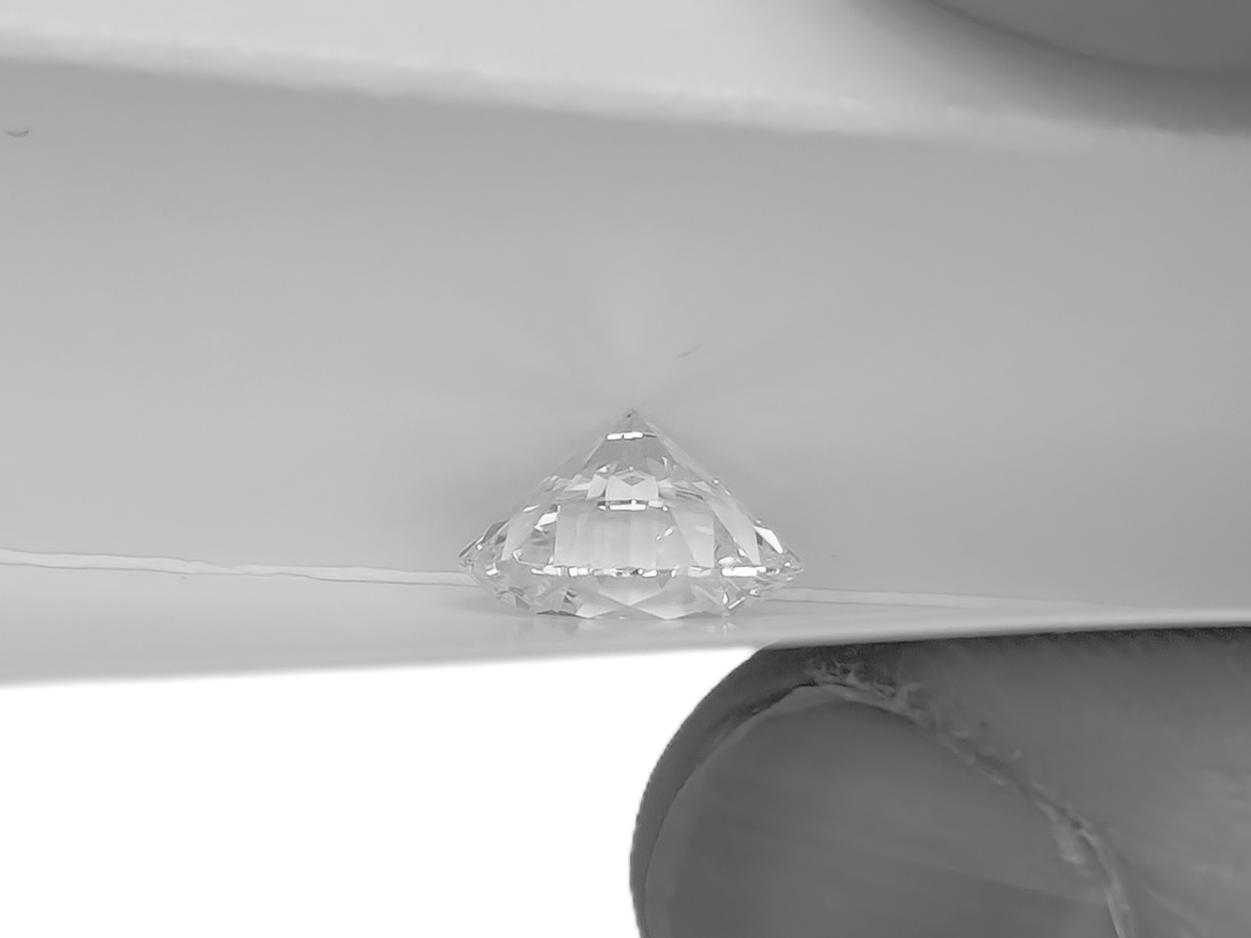 closup natural diamond in color card