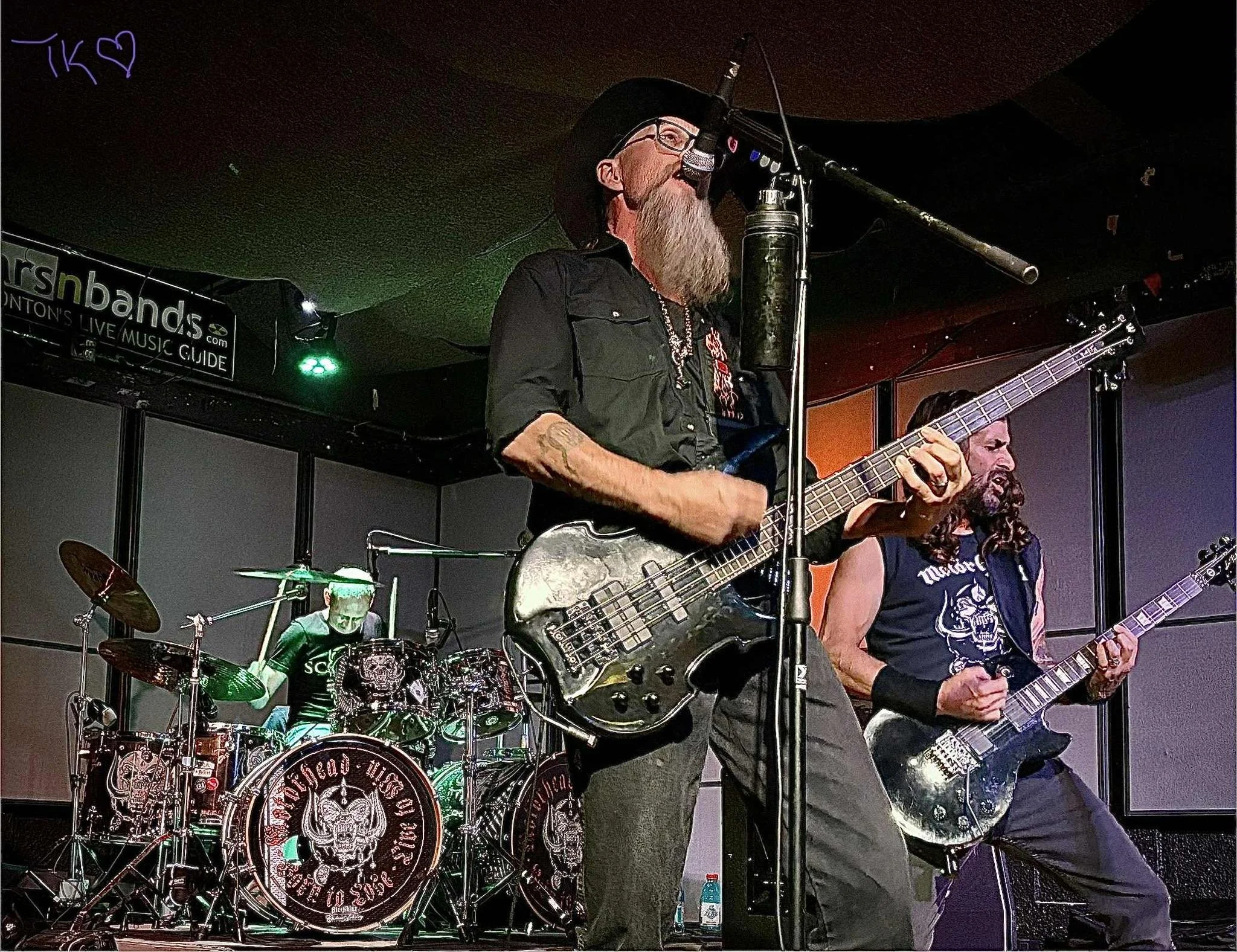 Lead vocalist of M1 Motörhead Tribute singing live during Canadian rock concert