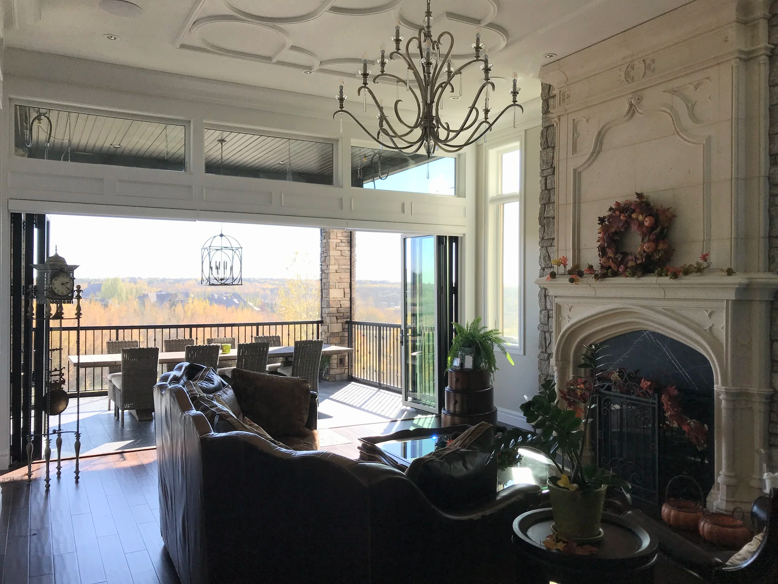 A fancy living room with an ornate ceiling and fireplace