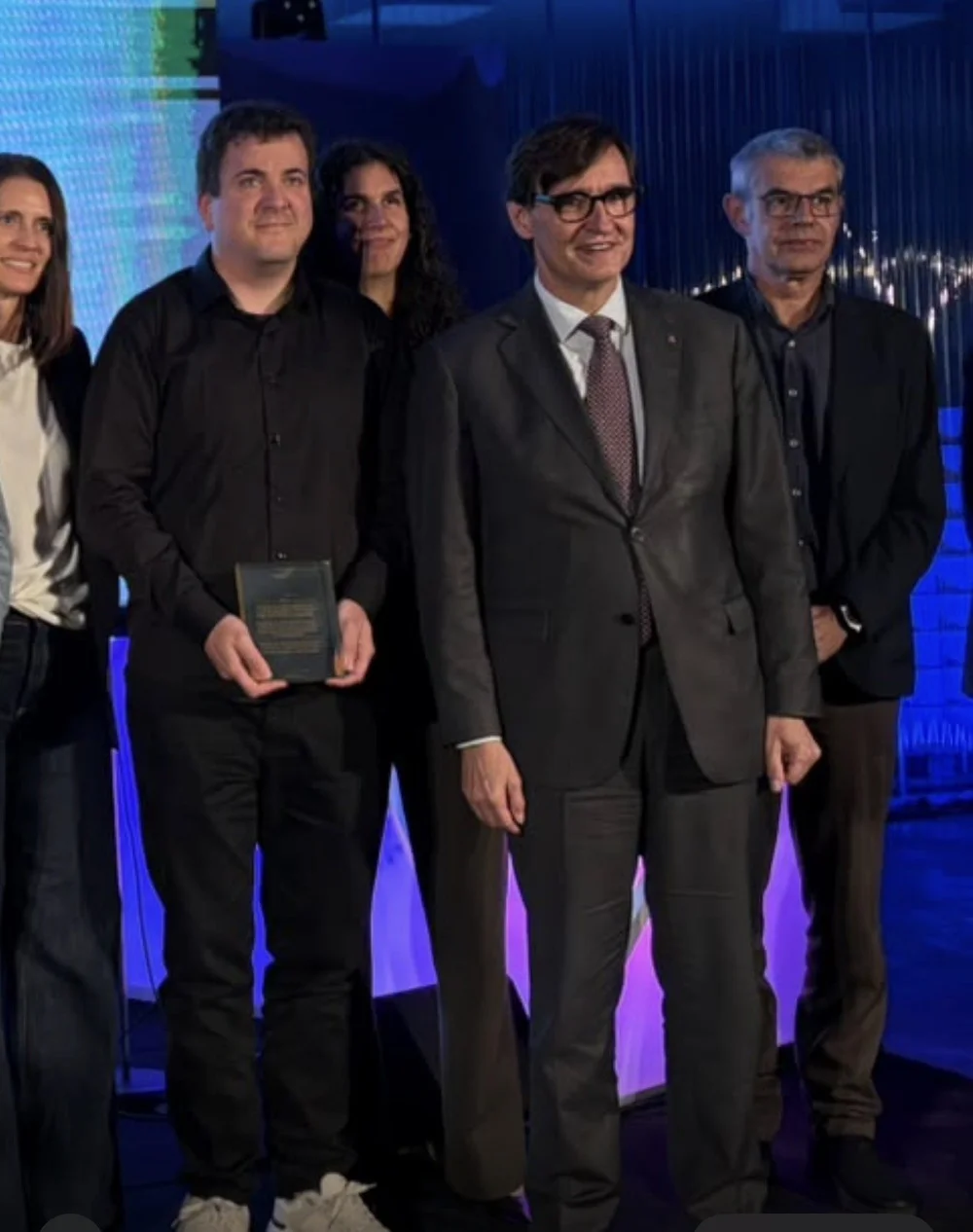 David Reifs recoge el Premi Innovacat 2026 Osona Jove junto al president de la Generalitat de Catalunya, Salvador Illa.