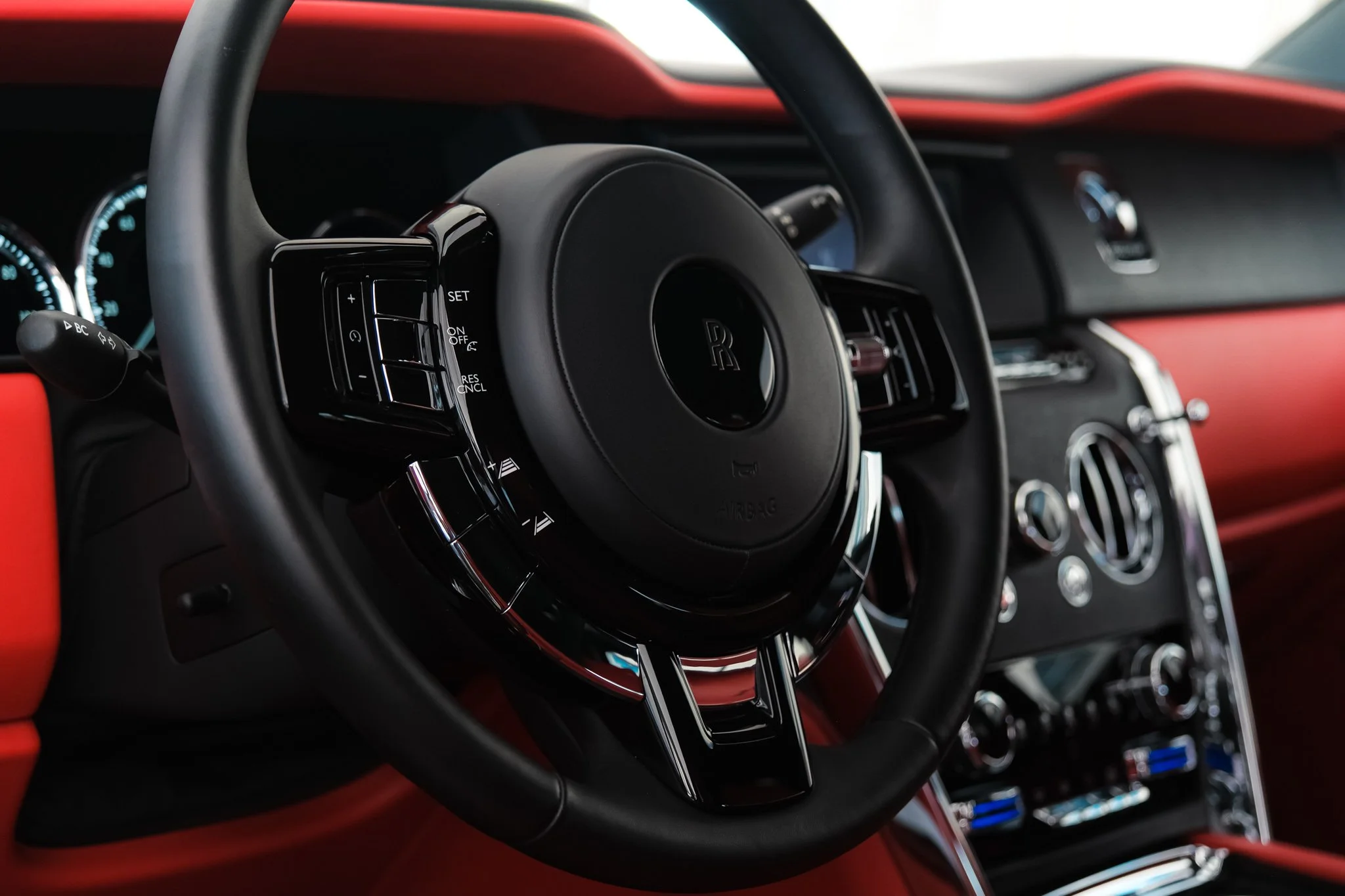 Rolls Royce Cullinan-08.jpg