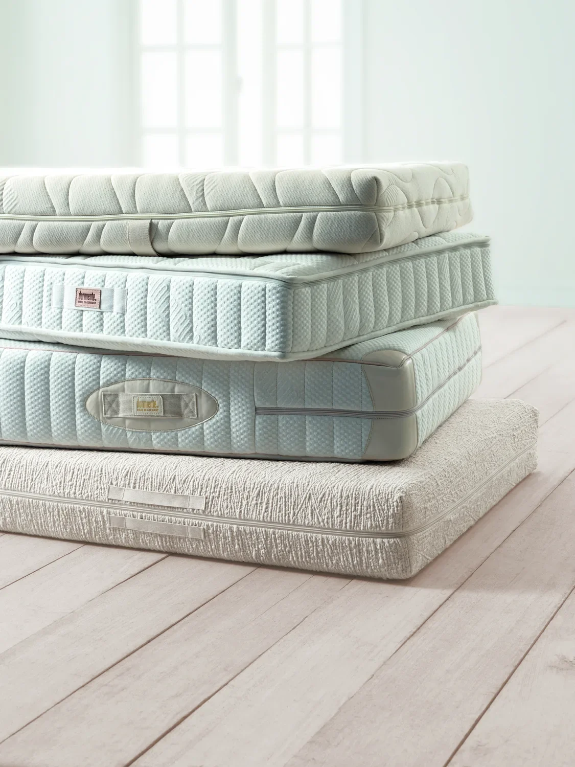 organic-latex-mattress-stack.webp