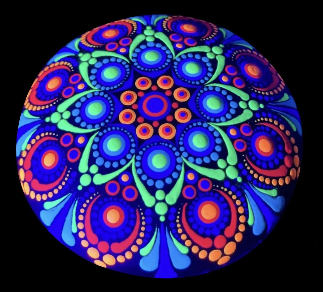 Dot Mandala Glow Workshop – Creating with UV Light 