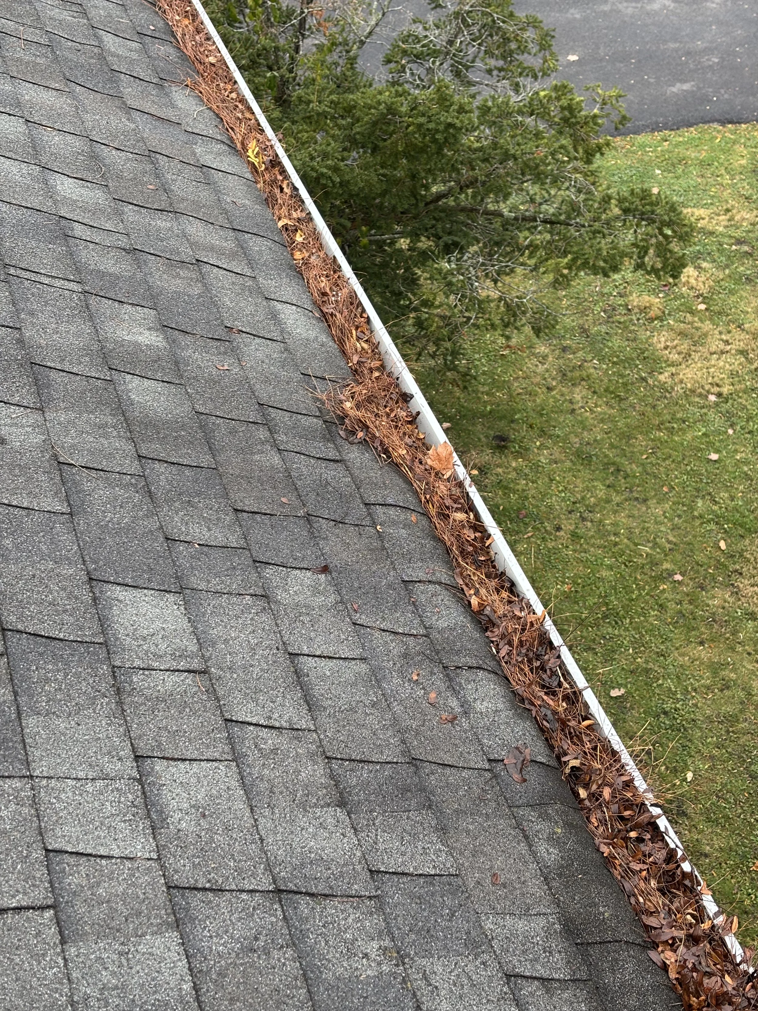 Gutter cleaning in Northbrook by MJ Gutter Cleaning