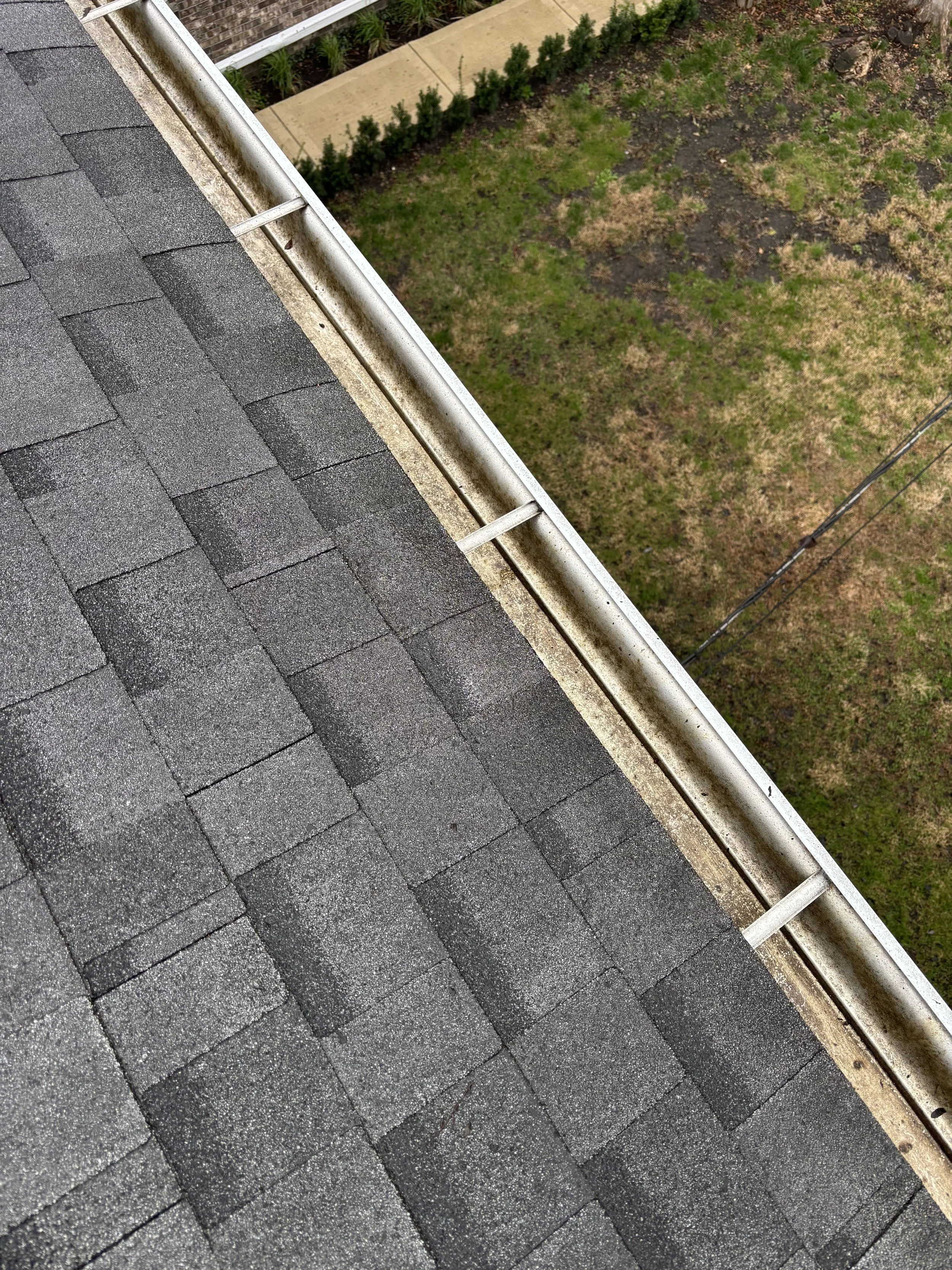 A clean home gutter in Highland Park