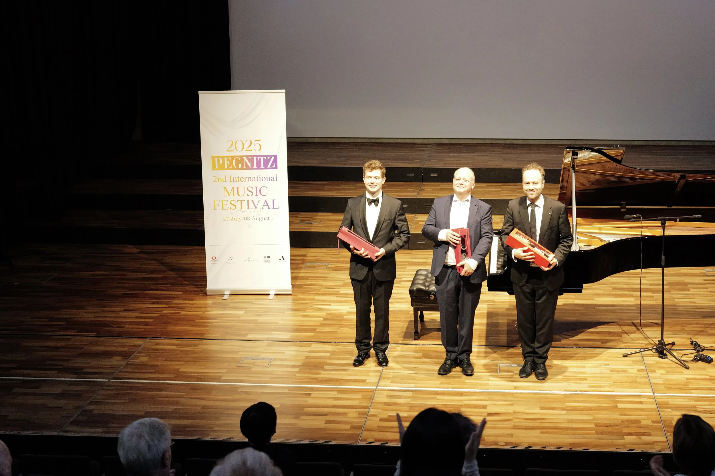 照片 01.08.25 19 32 48.jpeg