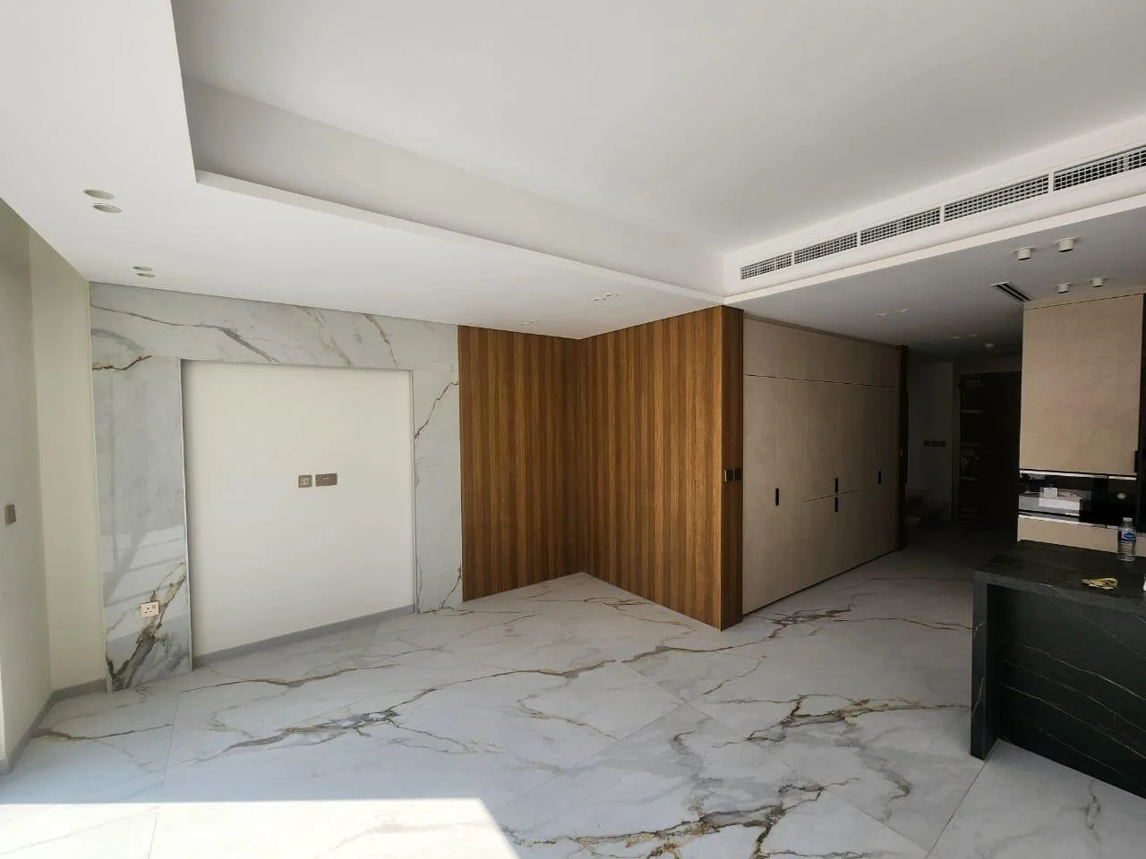 living room 004.JPG