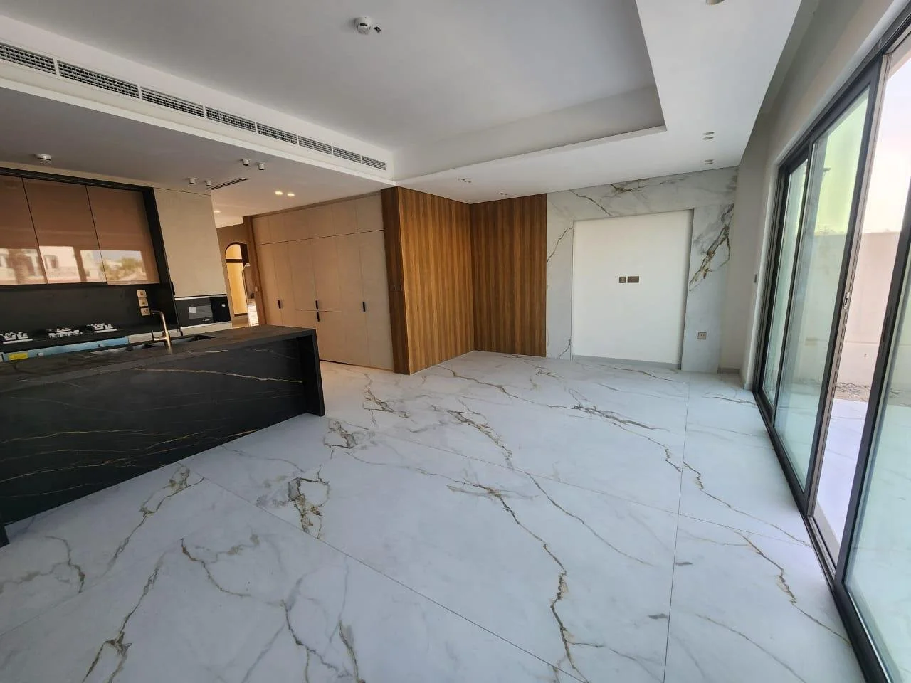 living room 001.JPG