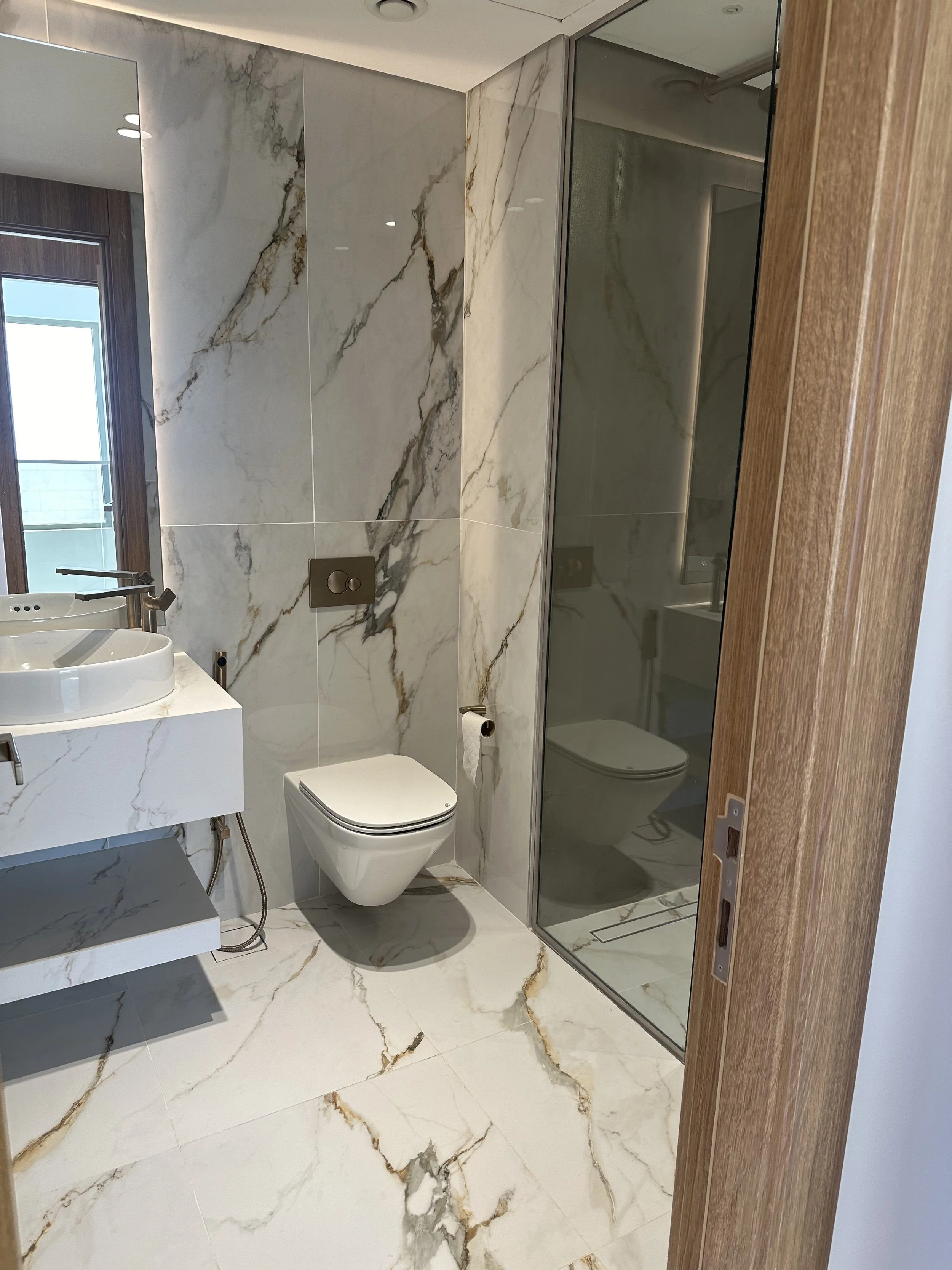 bathroom 201.jpg