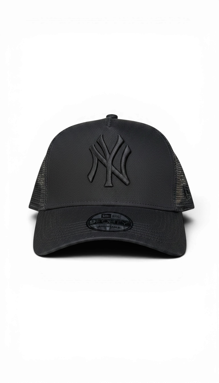 New Era New York Yankees Blackout Trucker Snapback Cap
