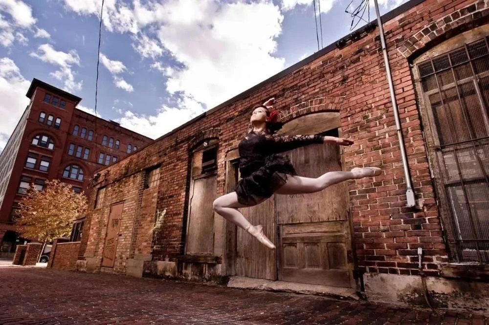 urban-senior-portraits-ballerina-grand-rapids-michigan-2.jpg