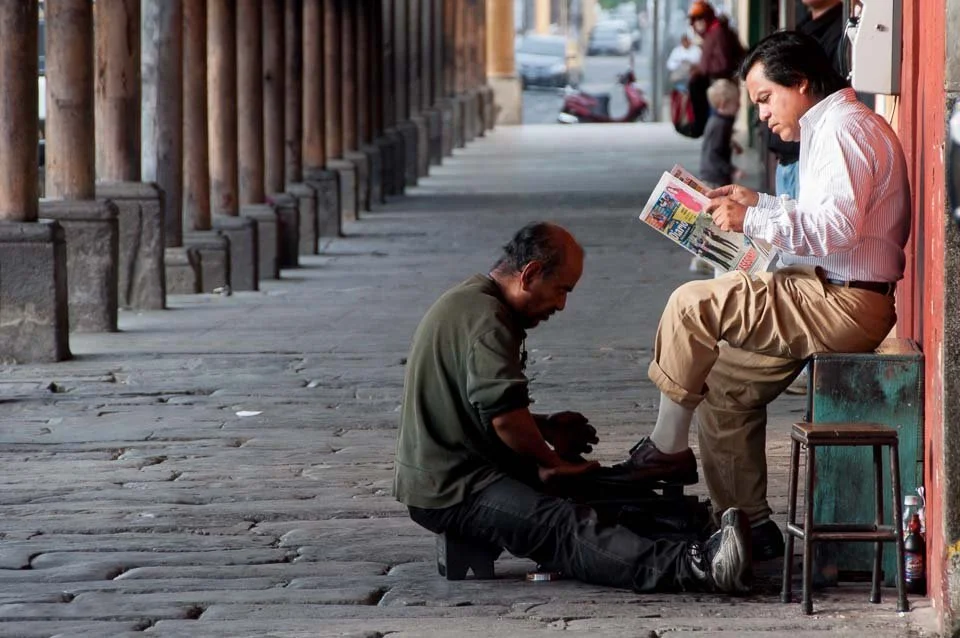 antigua-guatemala-street-scene-shoe-shiner.jpg