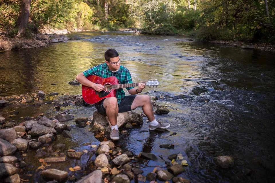 musician-senior-portraits-grand-rapids-guitar.jpg