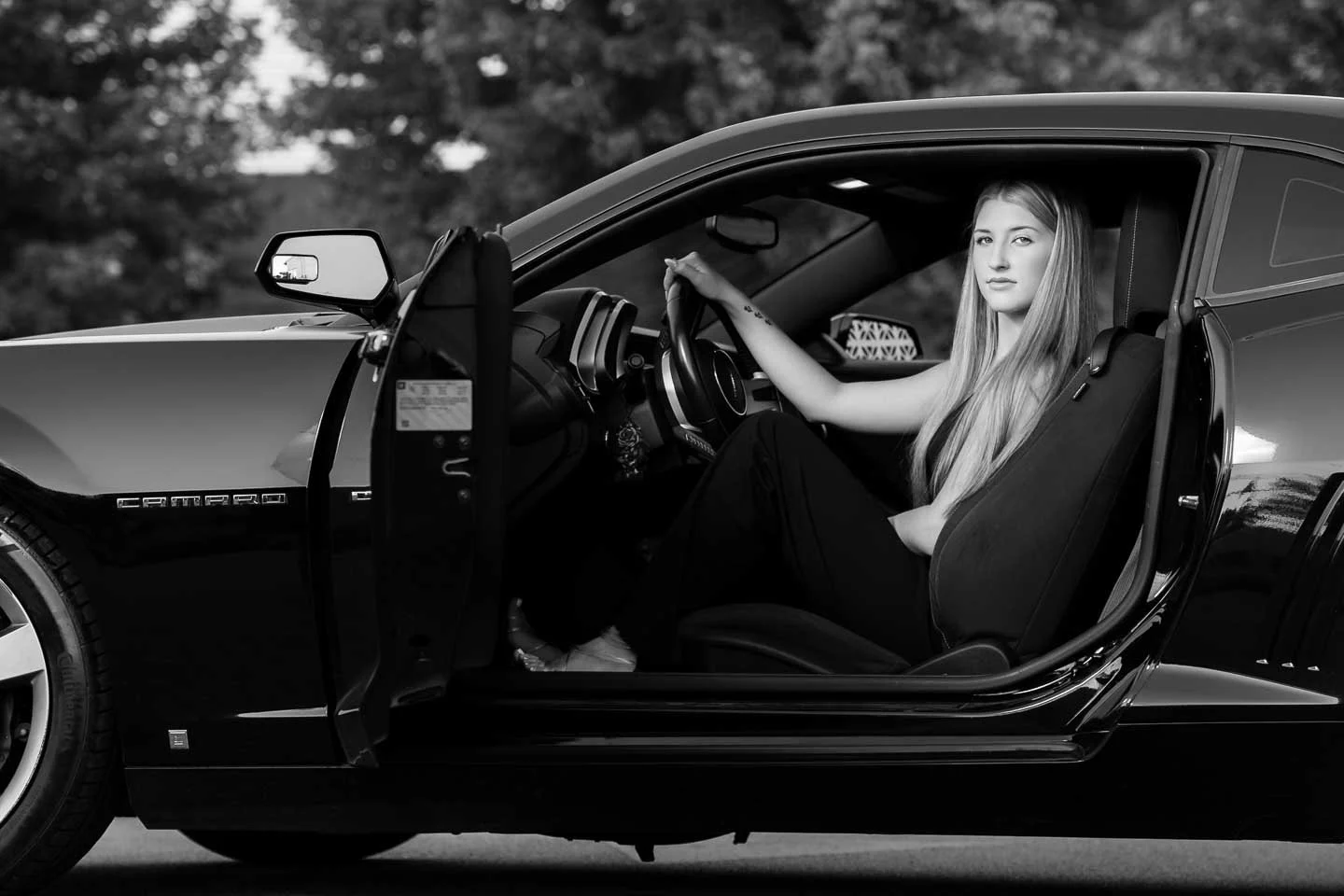 black-and-white-senior-pictures-muscle-car-camaro.jpg