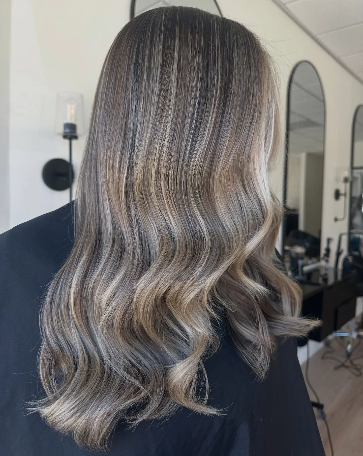 Lived-in color that grows out soft, seamless, and low maintenance 🤍

I recently simplified my color services into a few all-inclusive packages to make booking easier + more customized to your goals.

If you&rsquo;re not sure what to book, feel free 